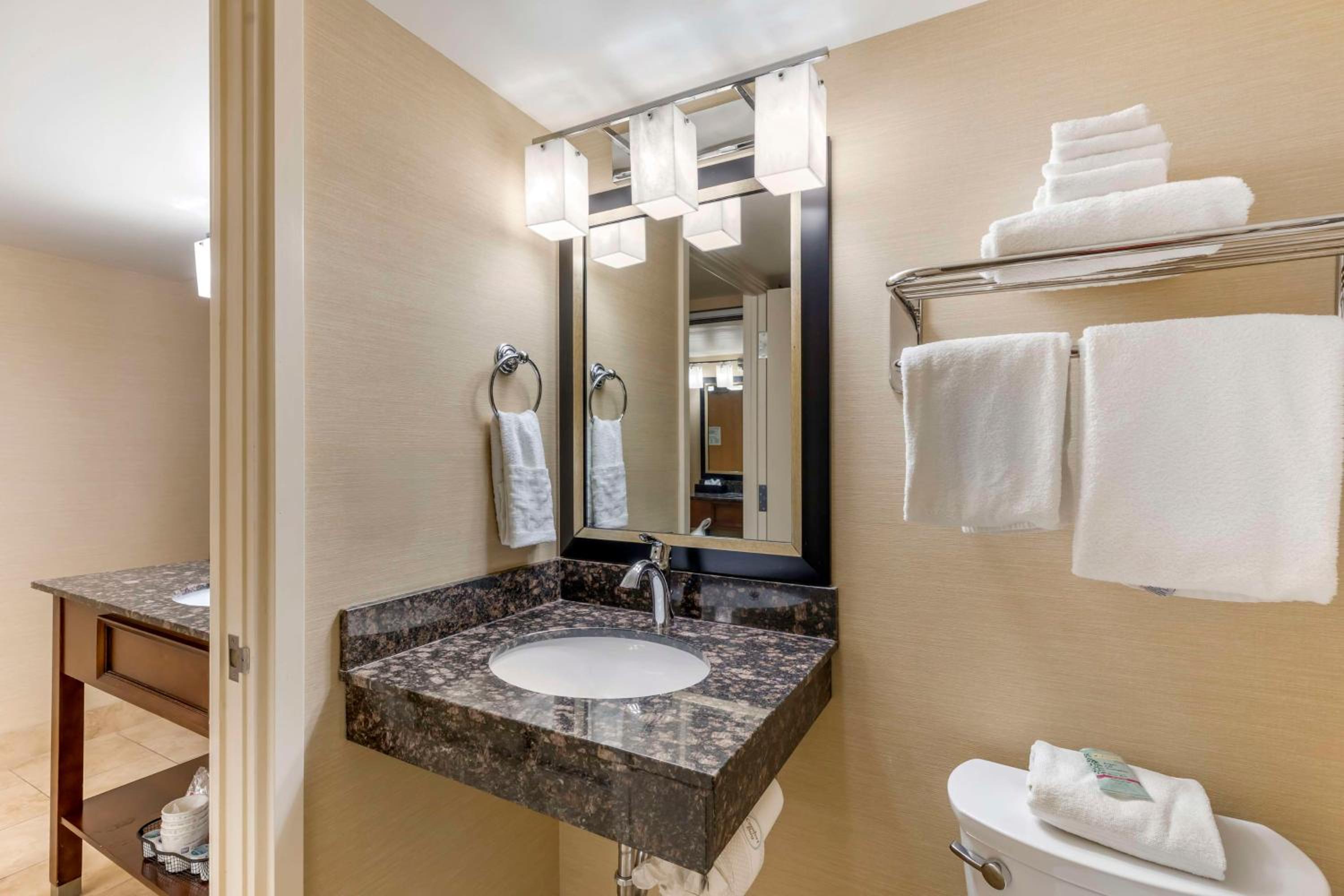 Rawlins Vacations - Best Western Cotton Tree Inn - Property Image 11