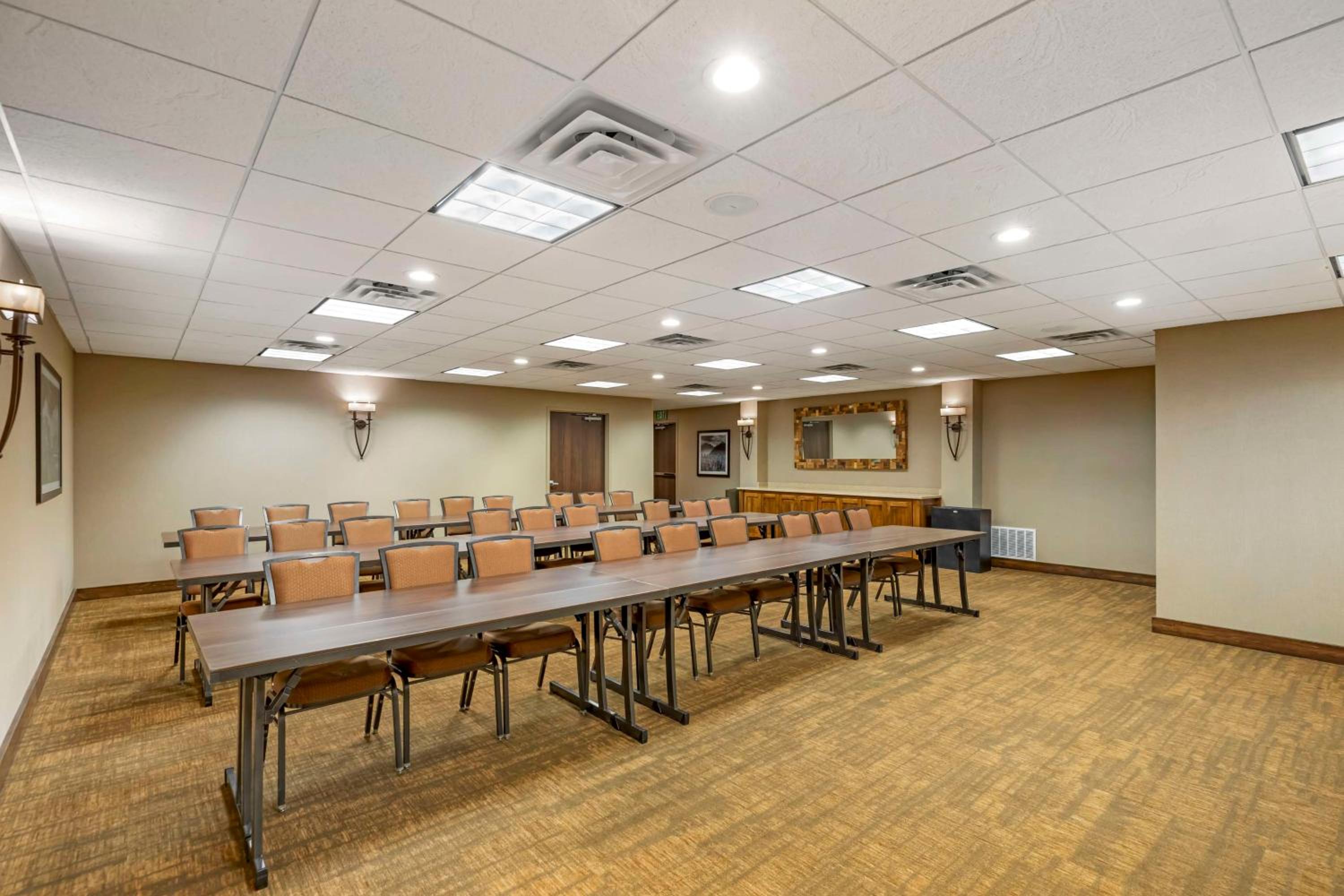Rawlins Vacations - Best Western Cotton Tree Inn - Property Image 16