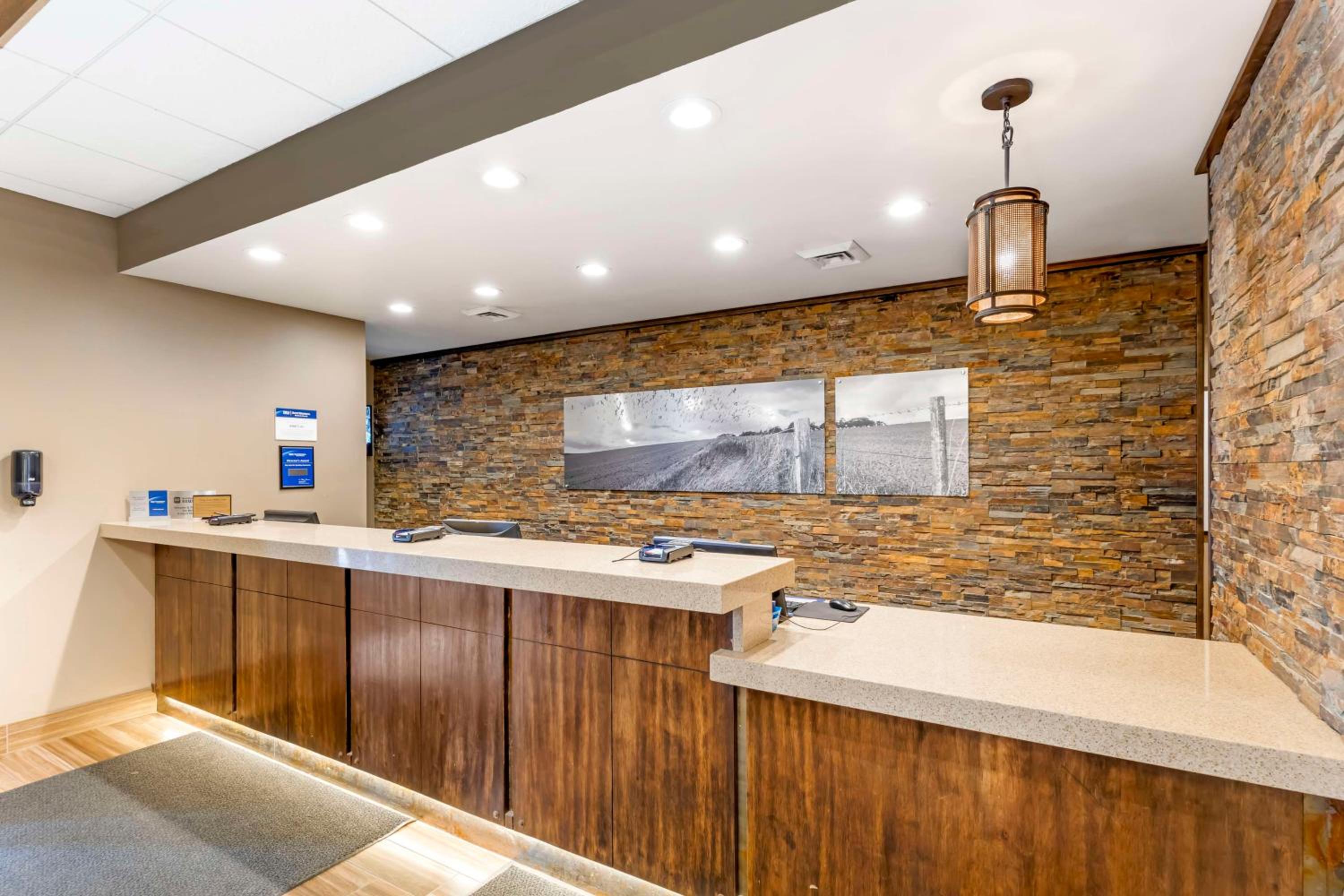 Rawlins Vacations - Best Western Cotton Tree Inn - Property Image 20