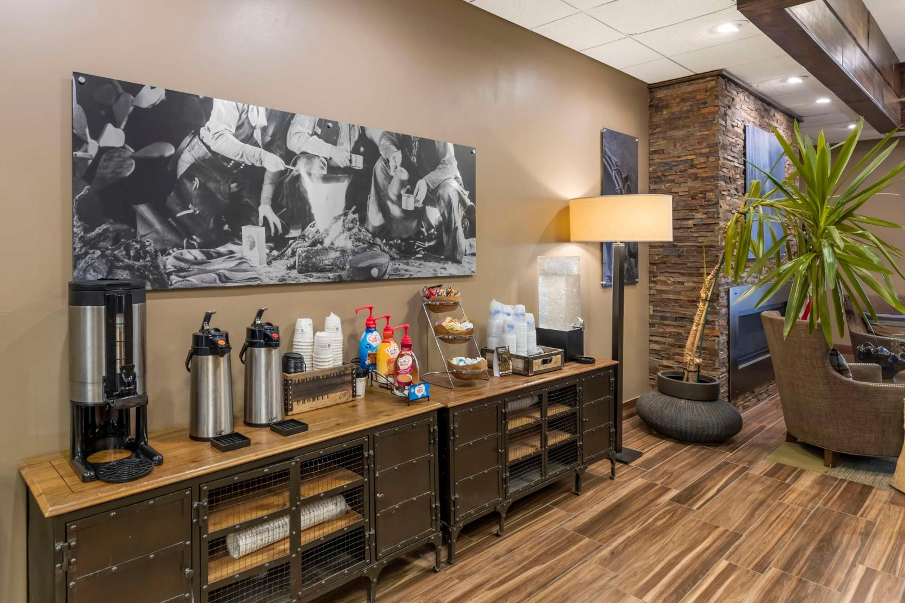 Rawlins Vacations - Best Western Cotton Tree Inn - Property Image 22