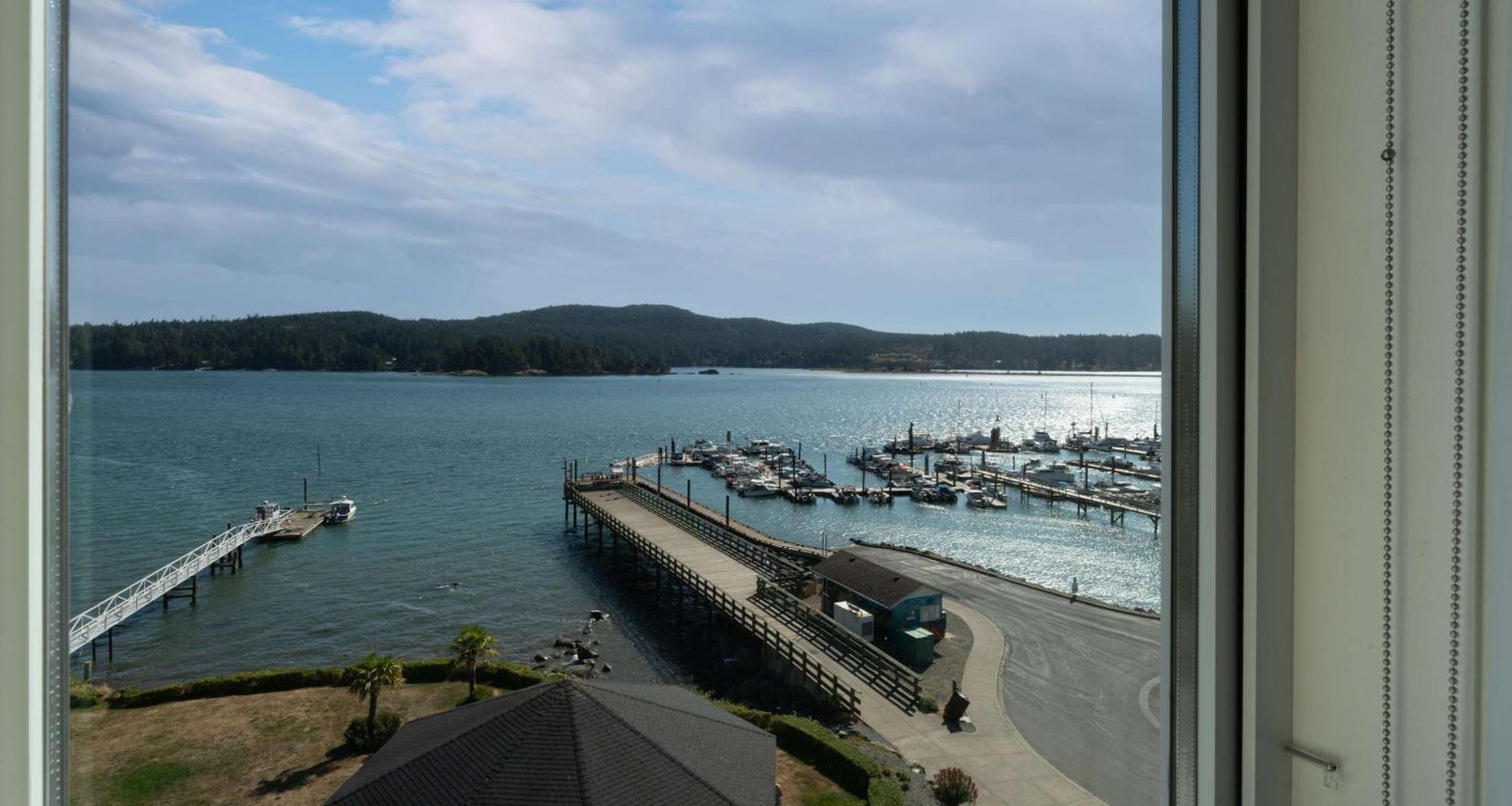 Sooke Vacations - Prestige Oceanfront Resort, WorldHotels Luxury - Property Image 1