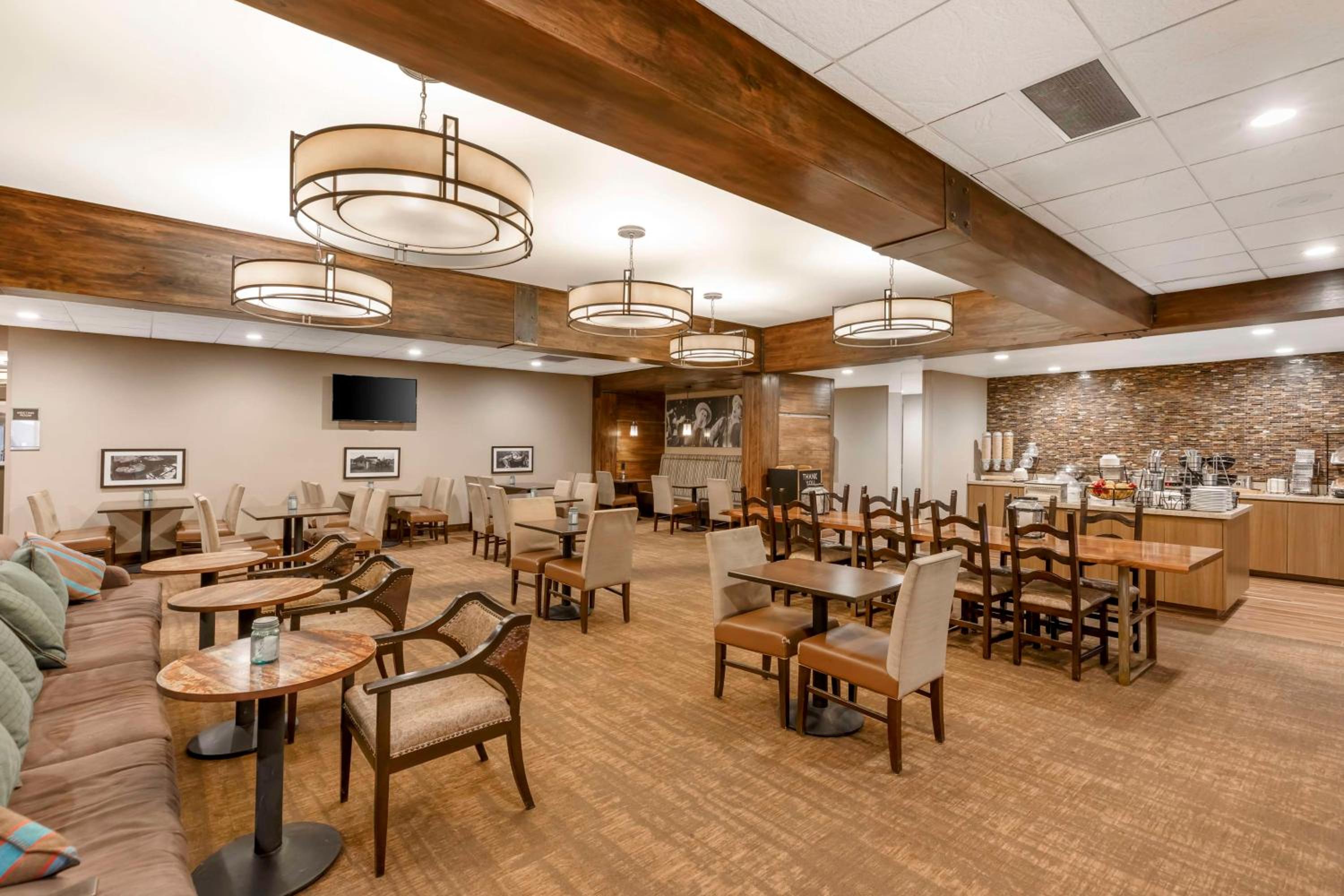 Rawlins Vacations - Best Western Cotton Tree Inn - Property Image 25