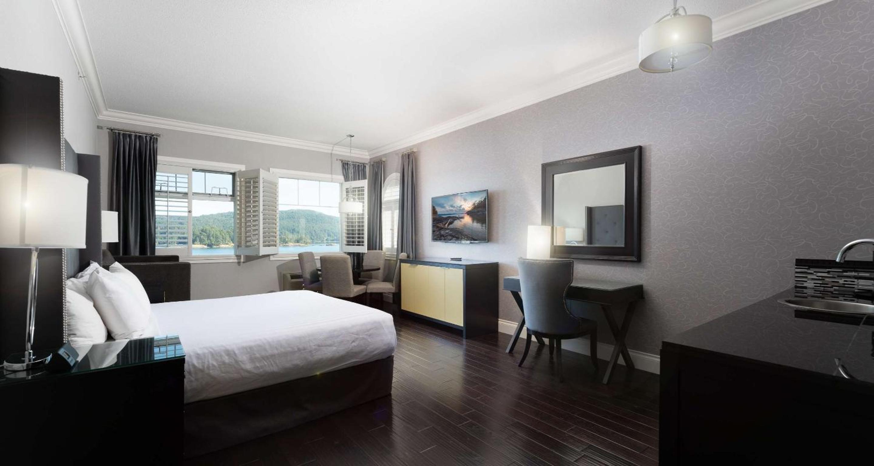 Sooke Vacations - Prestige Oceanfront Resort, WorldHotels Luxury - Property Image 3
