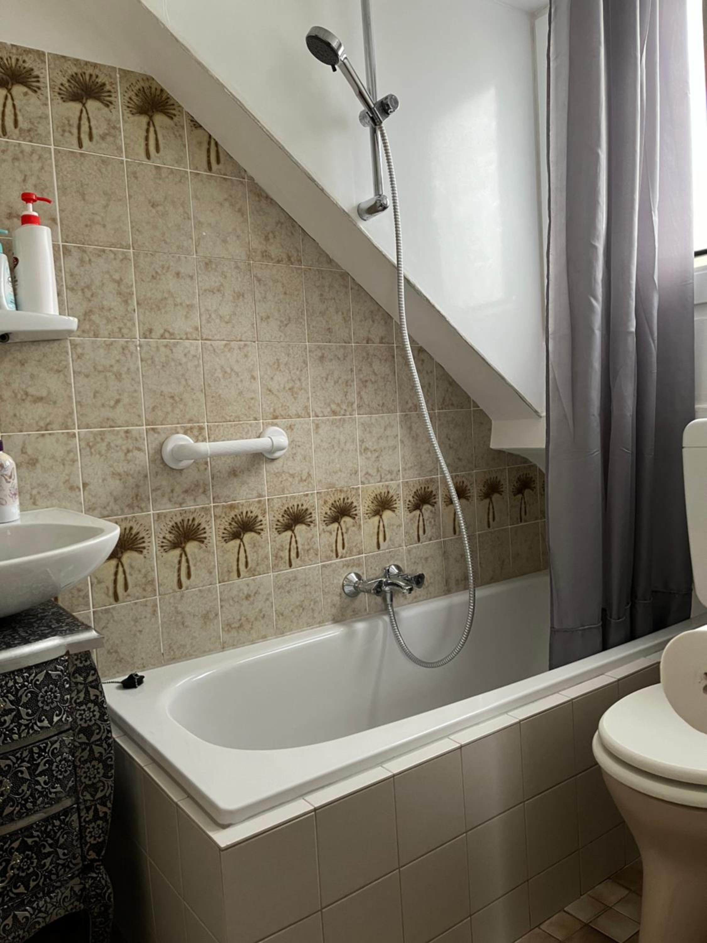 Zolderstudio dichtbij Goffert met eigen badkamer en WC, eigen keuken, eigen ingang view 5