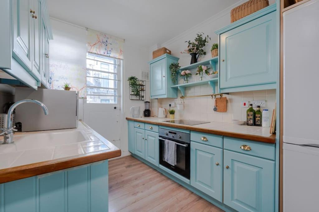 Stylish 2 bed in Central London - Walking distance to Hyde Park & Notting Hill