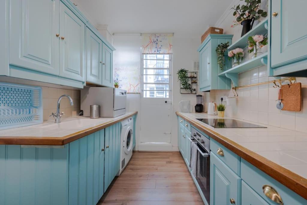 Stylish 2 bed in Central London - Walking distance to Hyde Park & Notting Hill
