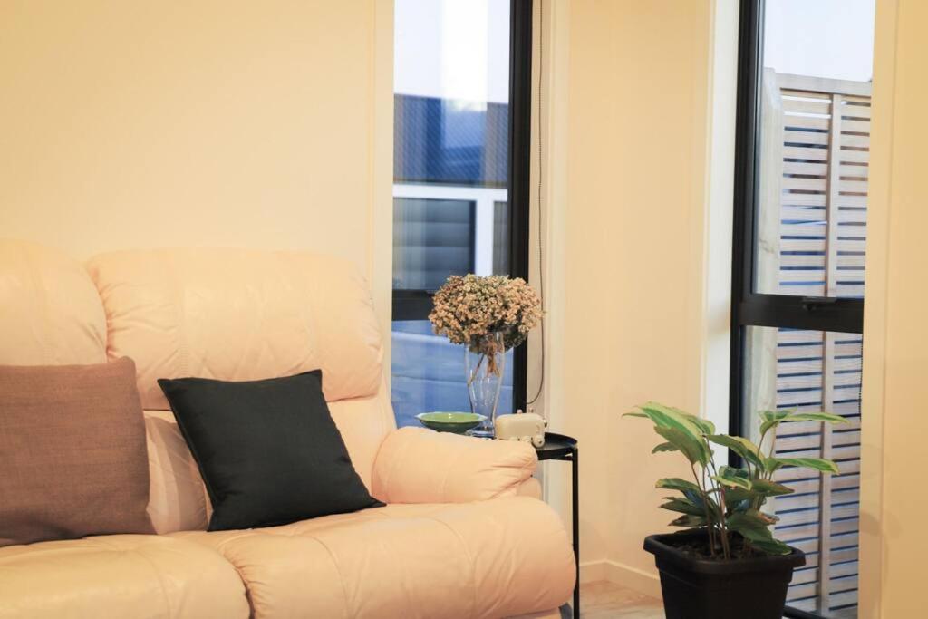 Black Pearl-4 bedroom brand new designer house view 2