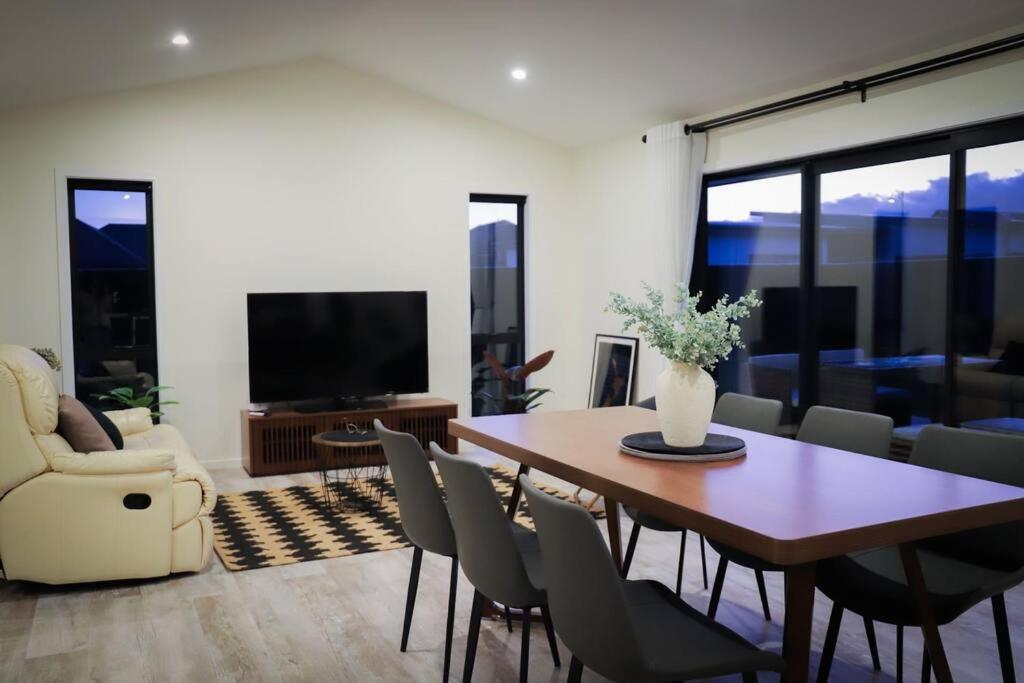 Black Pearl-4 bedroom brand new designer house view 4