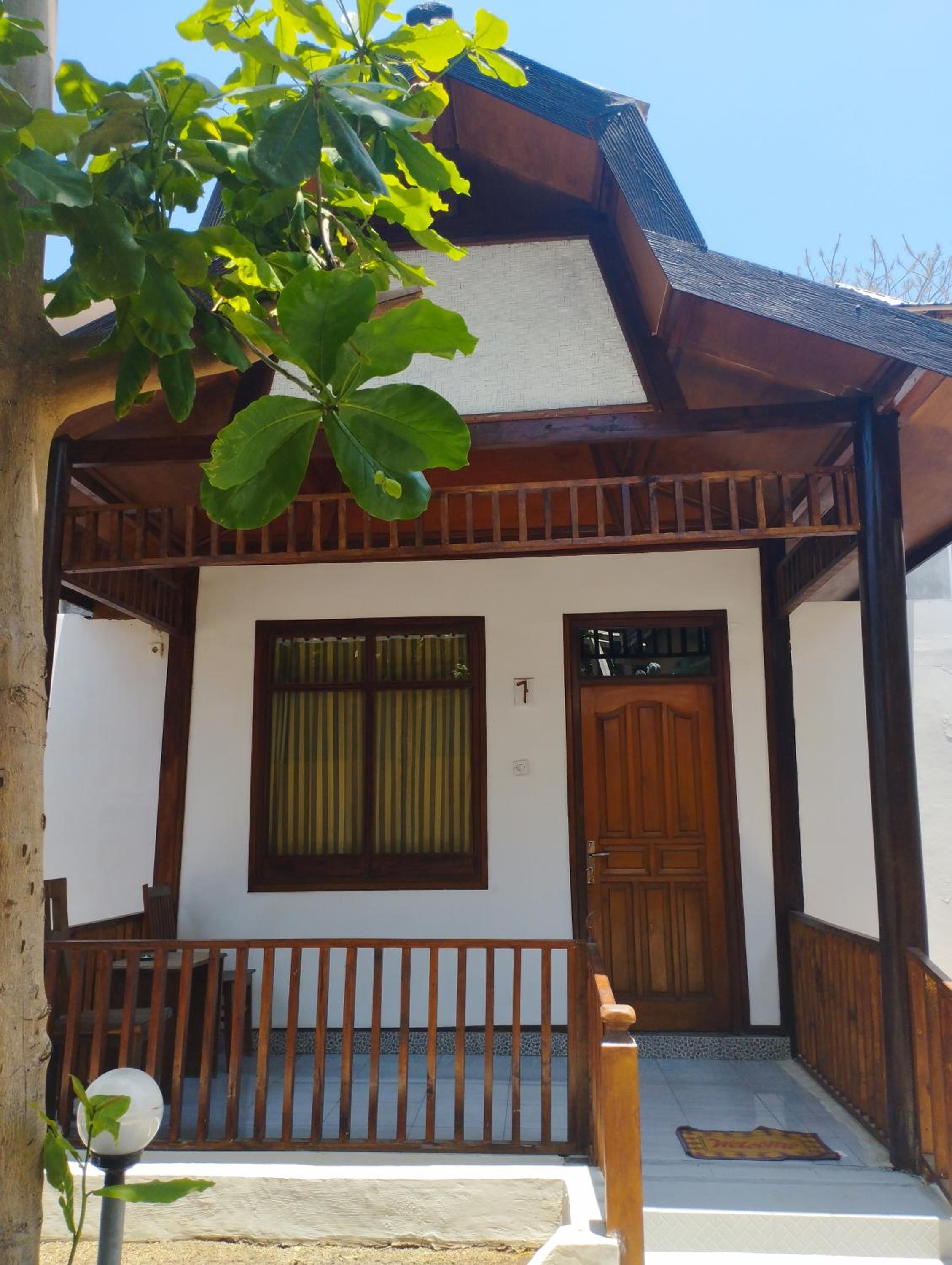 BackDoorz Bungalow