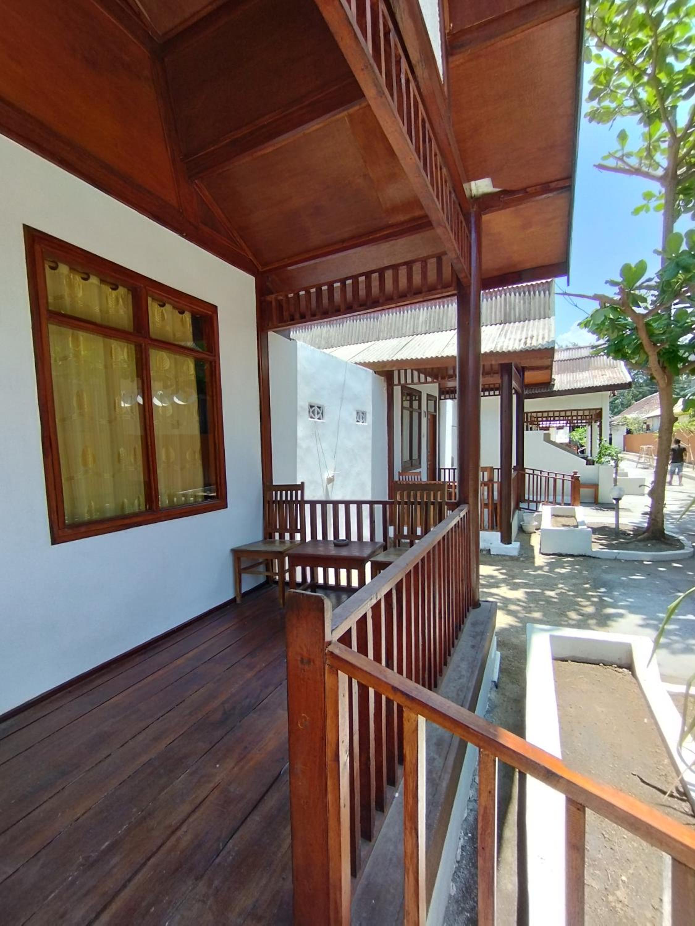 BackDoorz Bungalow