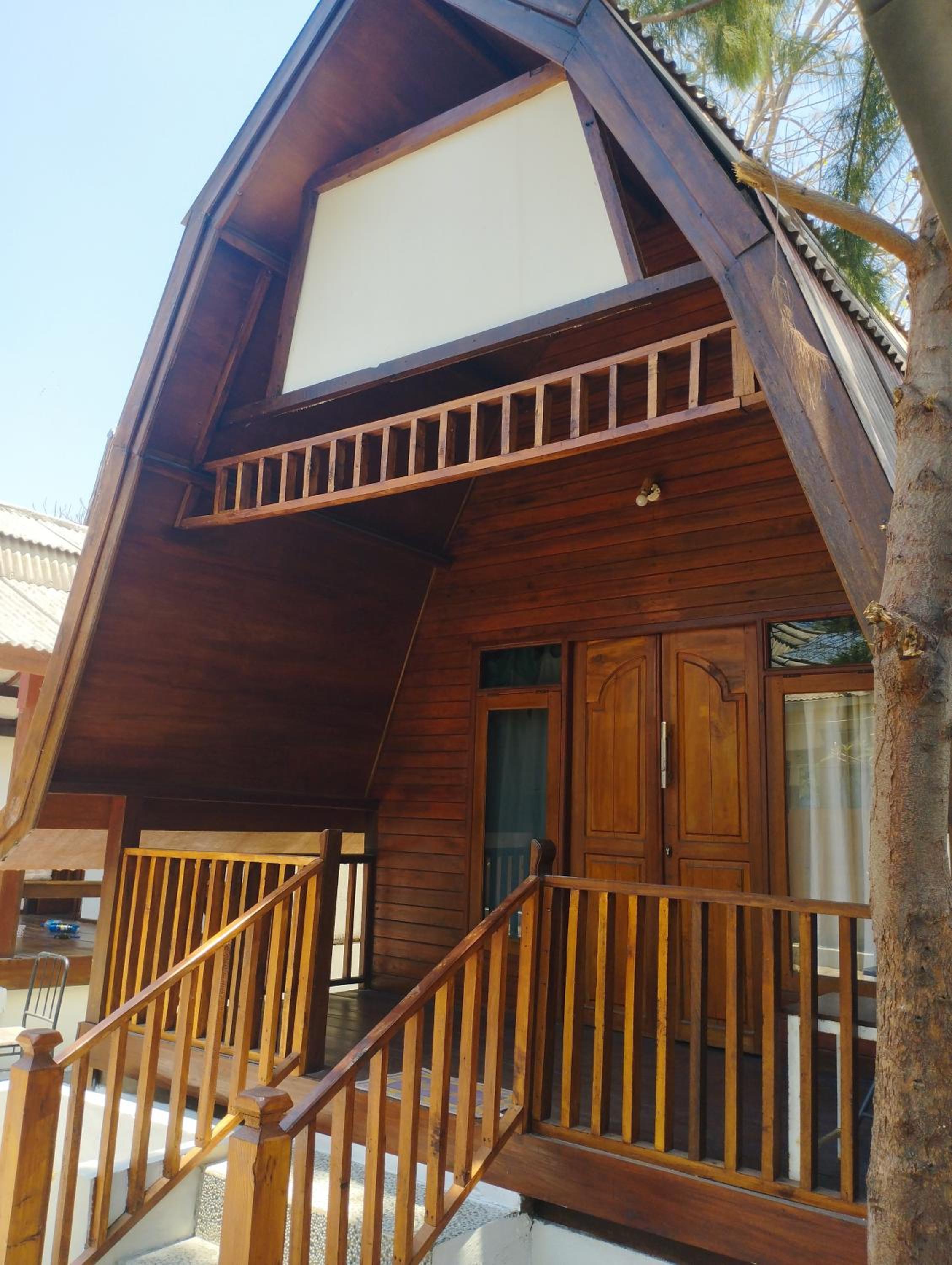 BackDoorz Bungalow