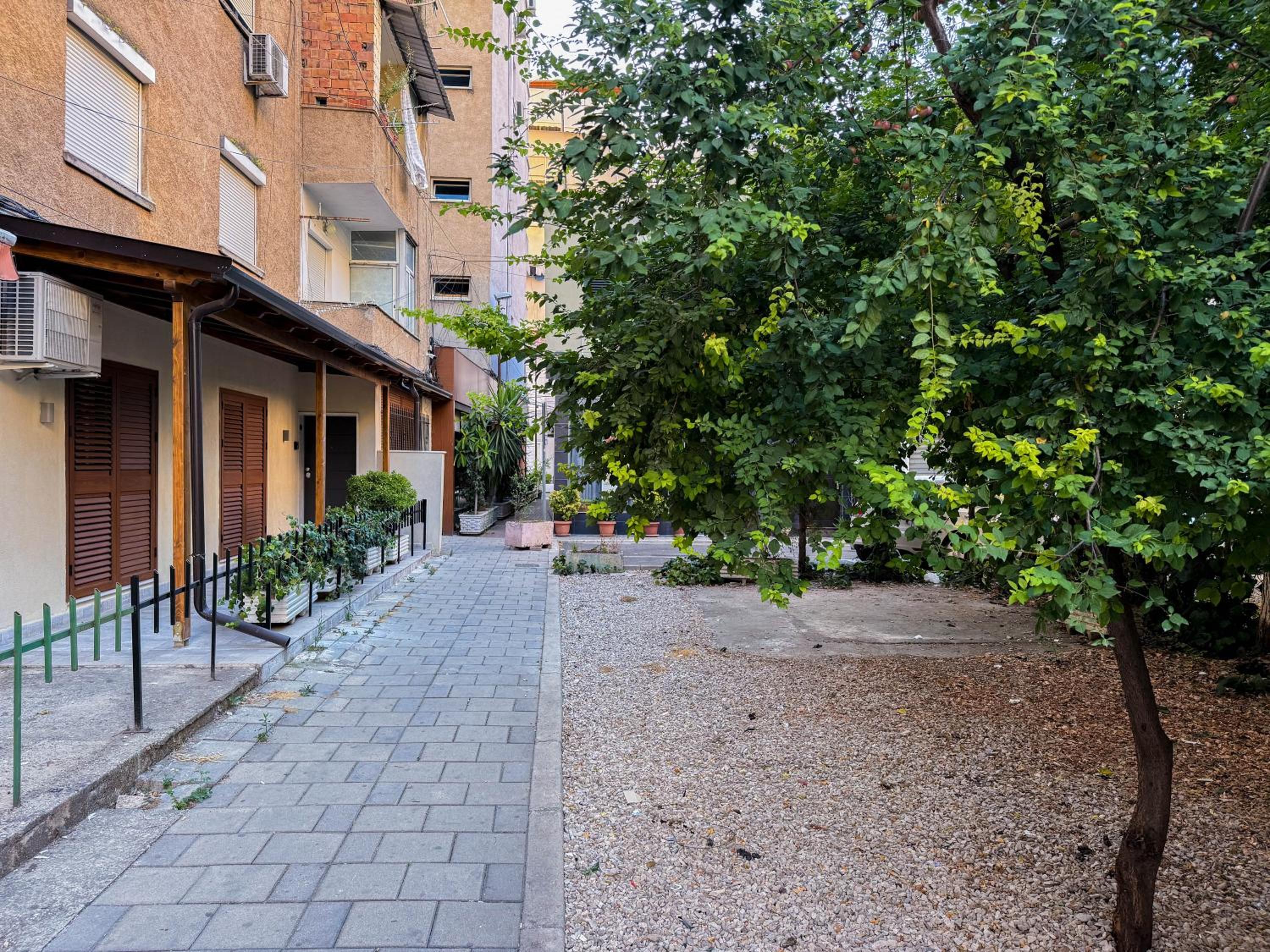 Tirana Lovely Apartment 3