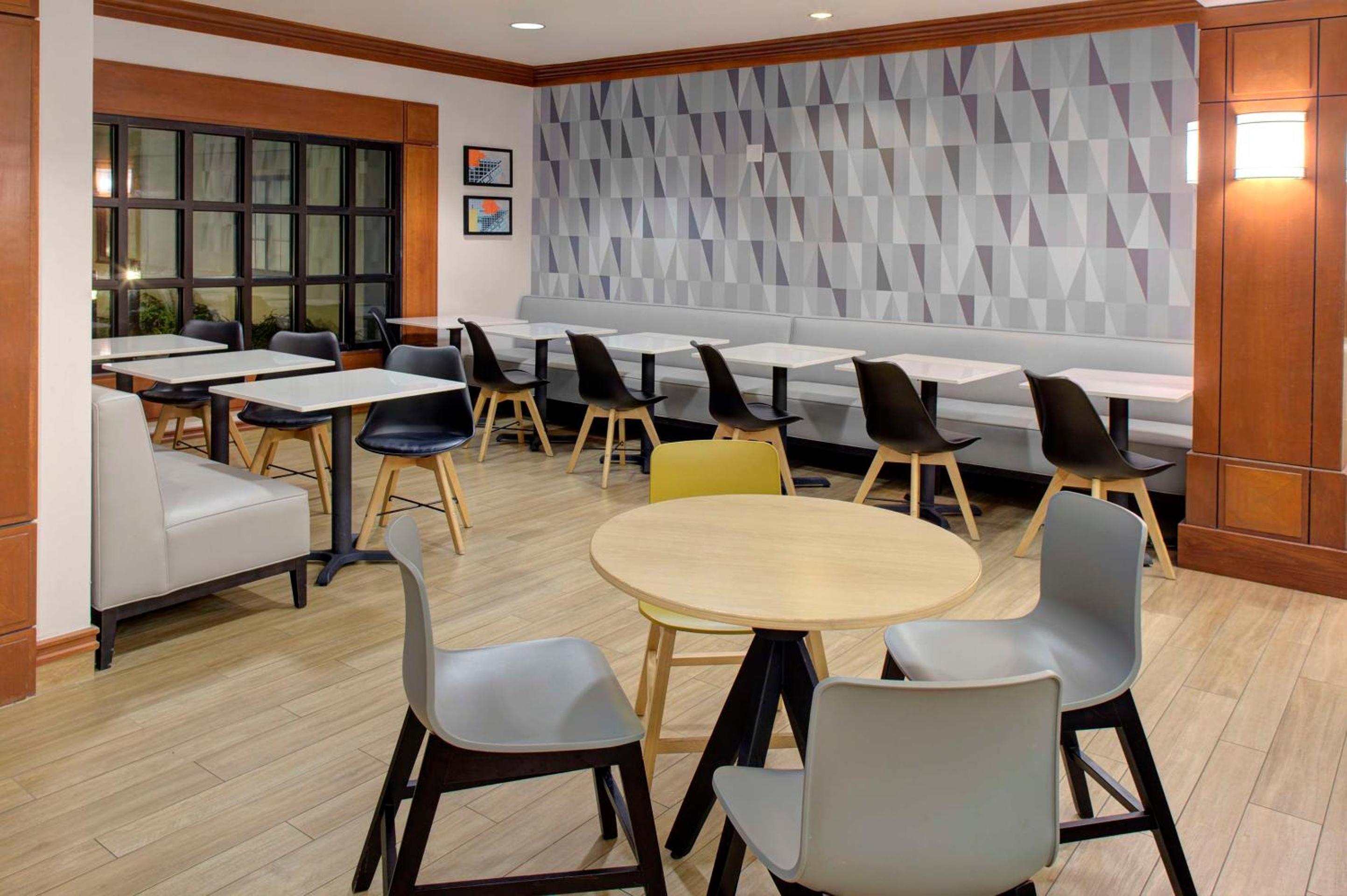 Boston Vacations - Hyatt House Boston/Burlington - Property Image 3