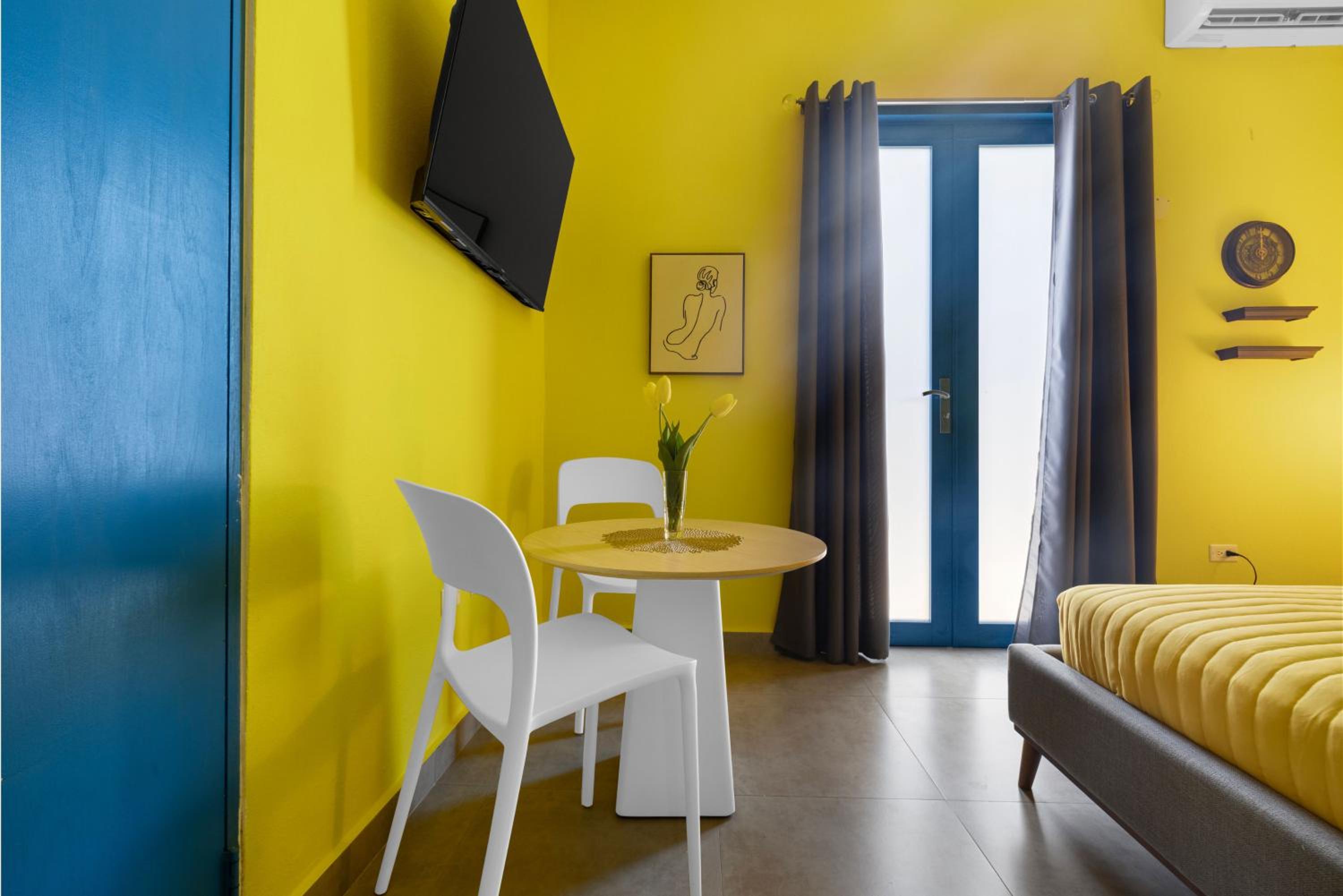 Studio With Open Balcony and Whirpool - Self Check In - MM5 view 2