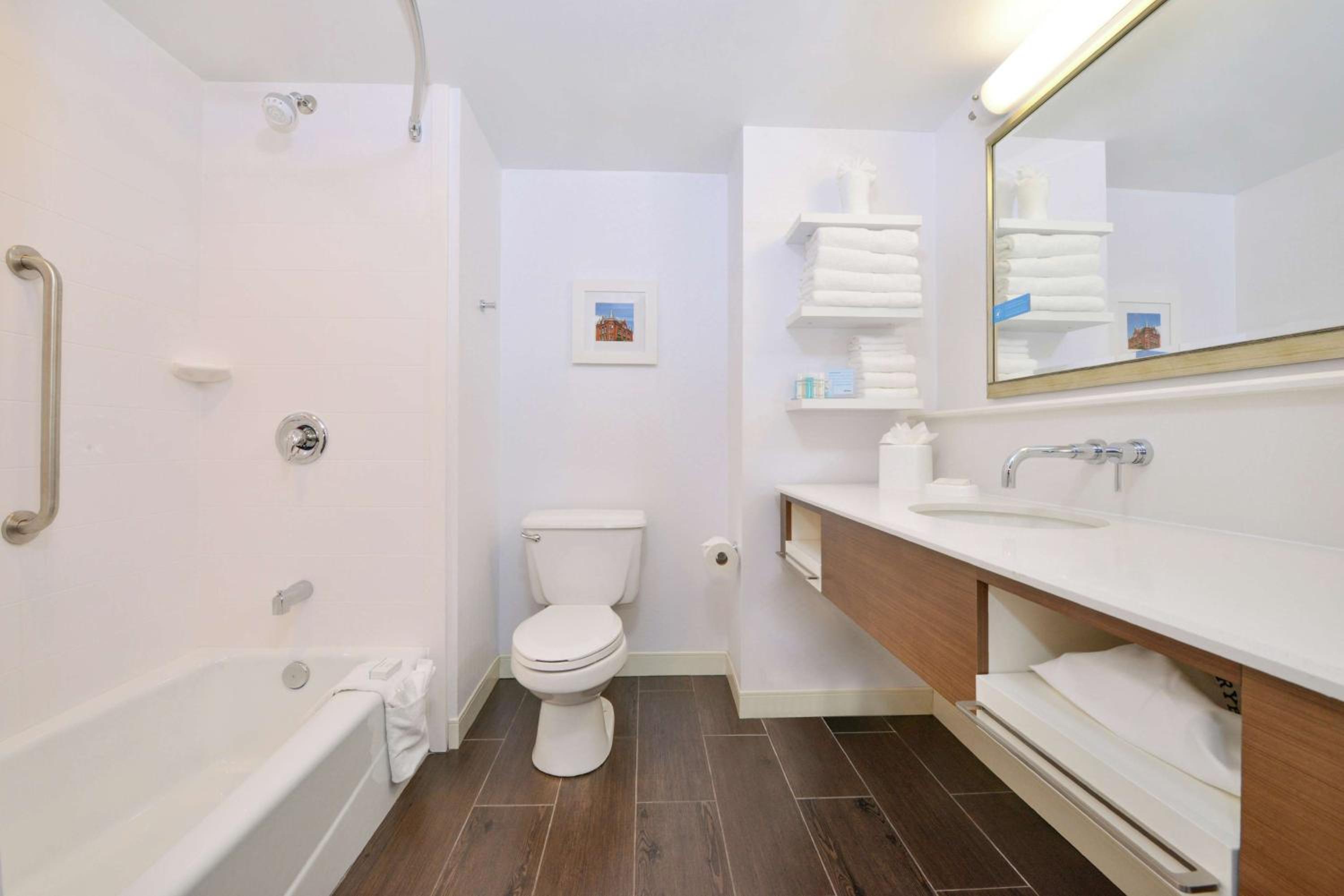 Martinsburg Vacations - Hampton Inn Martinsburg - Property Image 12