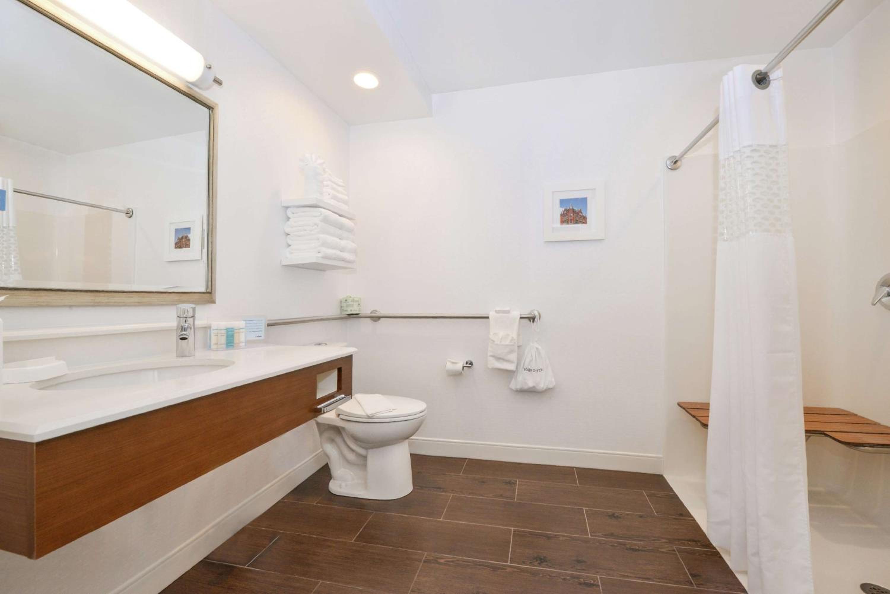 Martinsburg Vacations - Hampton Inn Martinsburg - Property Image 2