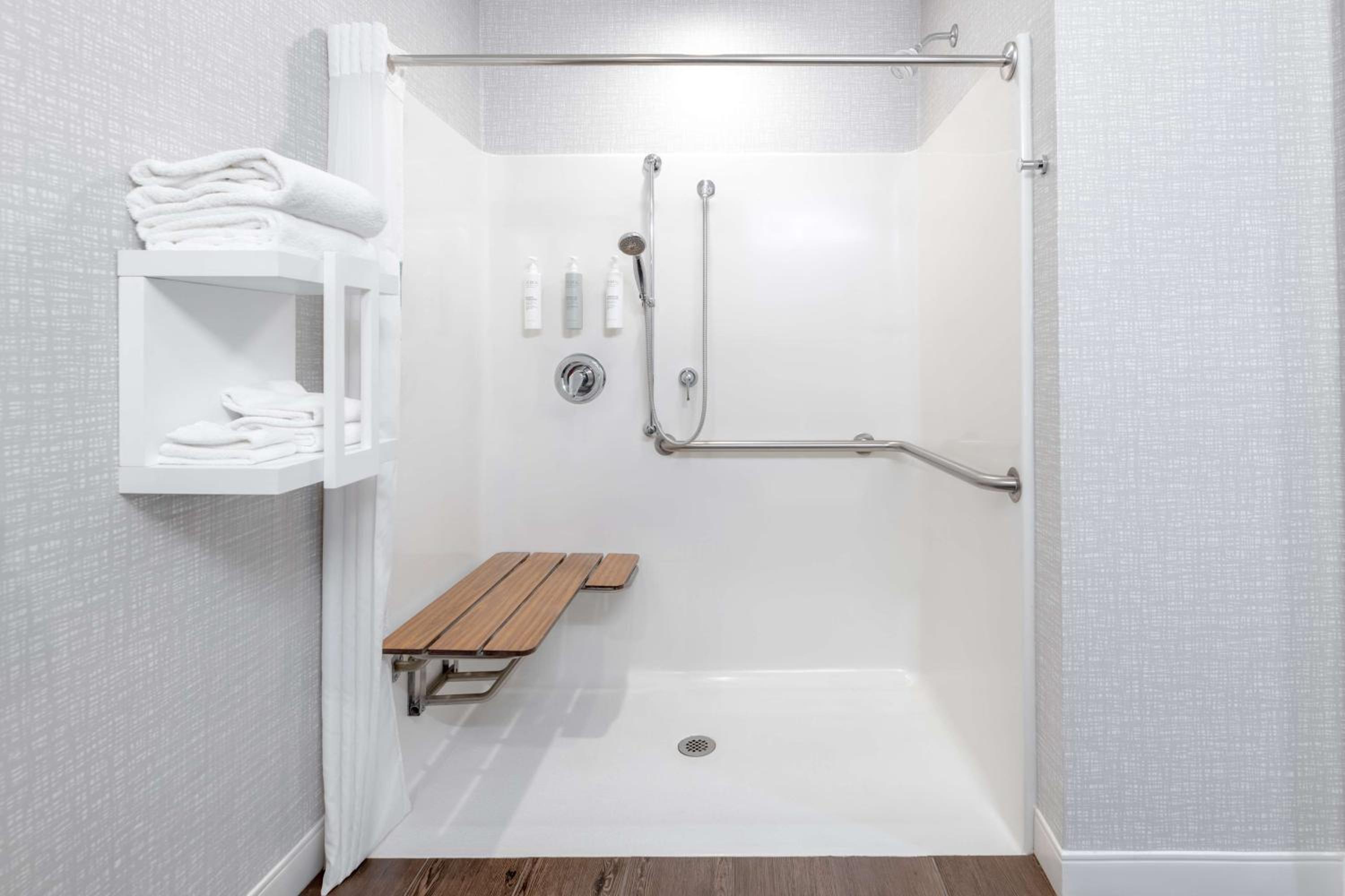 Martinsburg Vacations - Hampton Inn Martinsburg - Property Image 15