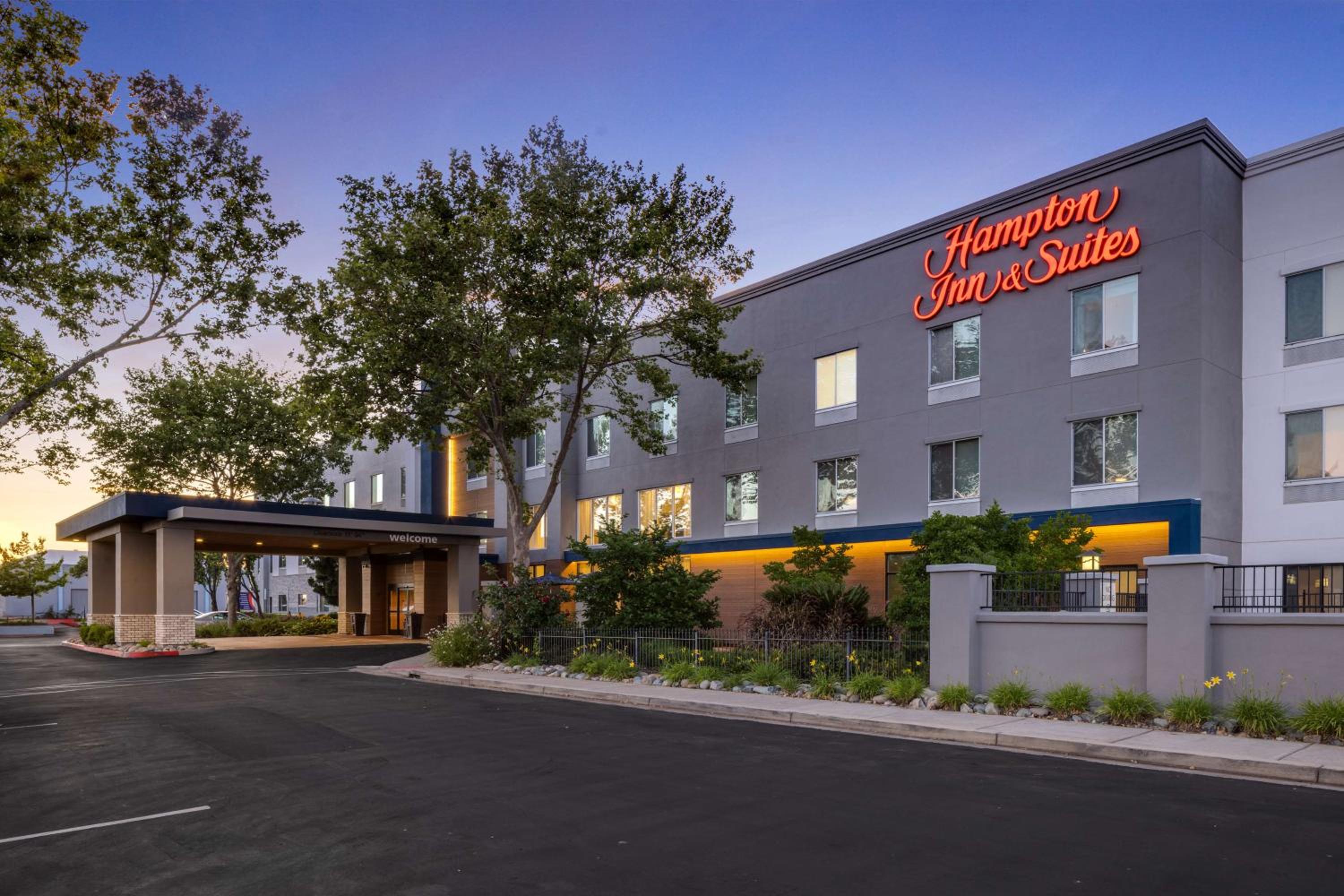 Yuba City Vacations - Hampton Inn  Suites Yuba City - Property Image 2