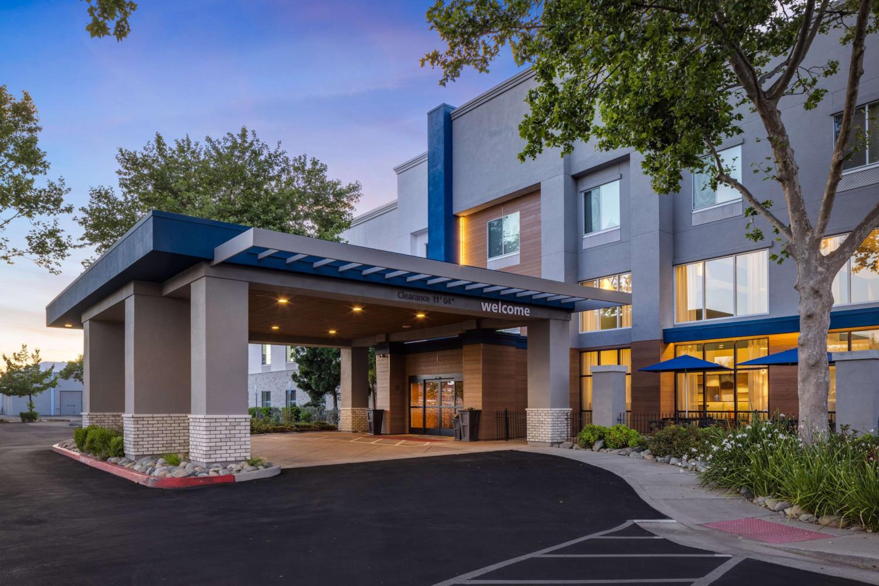 Yuba City Vacations - Hampton Inn  Suites Yuba City - Property Image 3