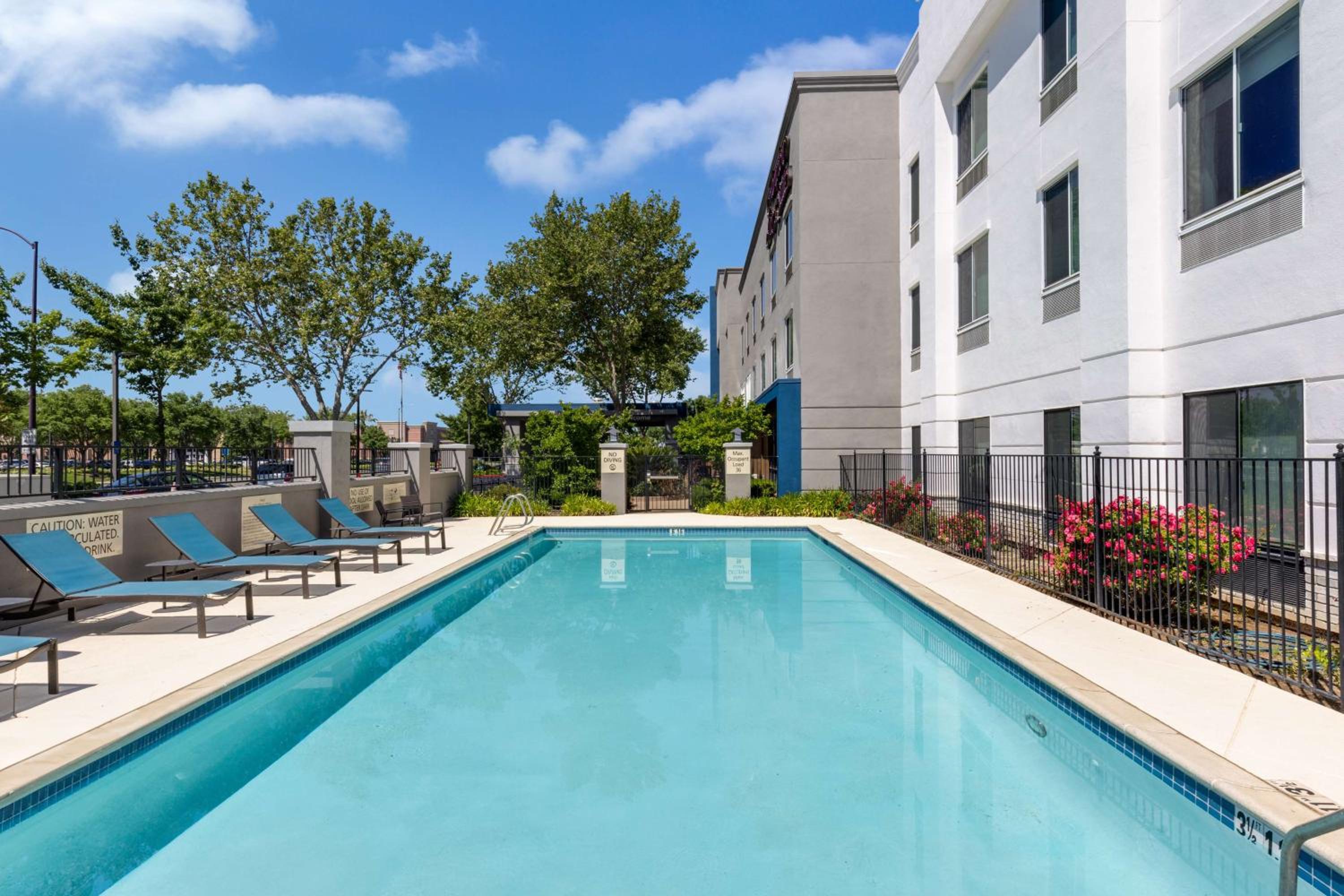 Yuba City Vacations - Hampton Inn  Suites Yuba City - Property Image 25