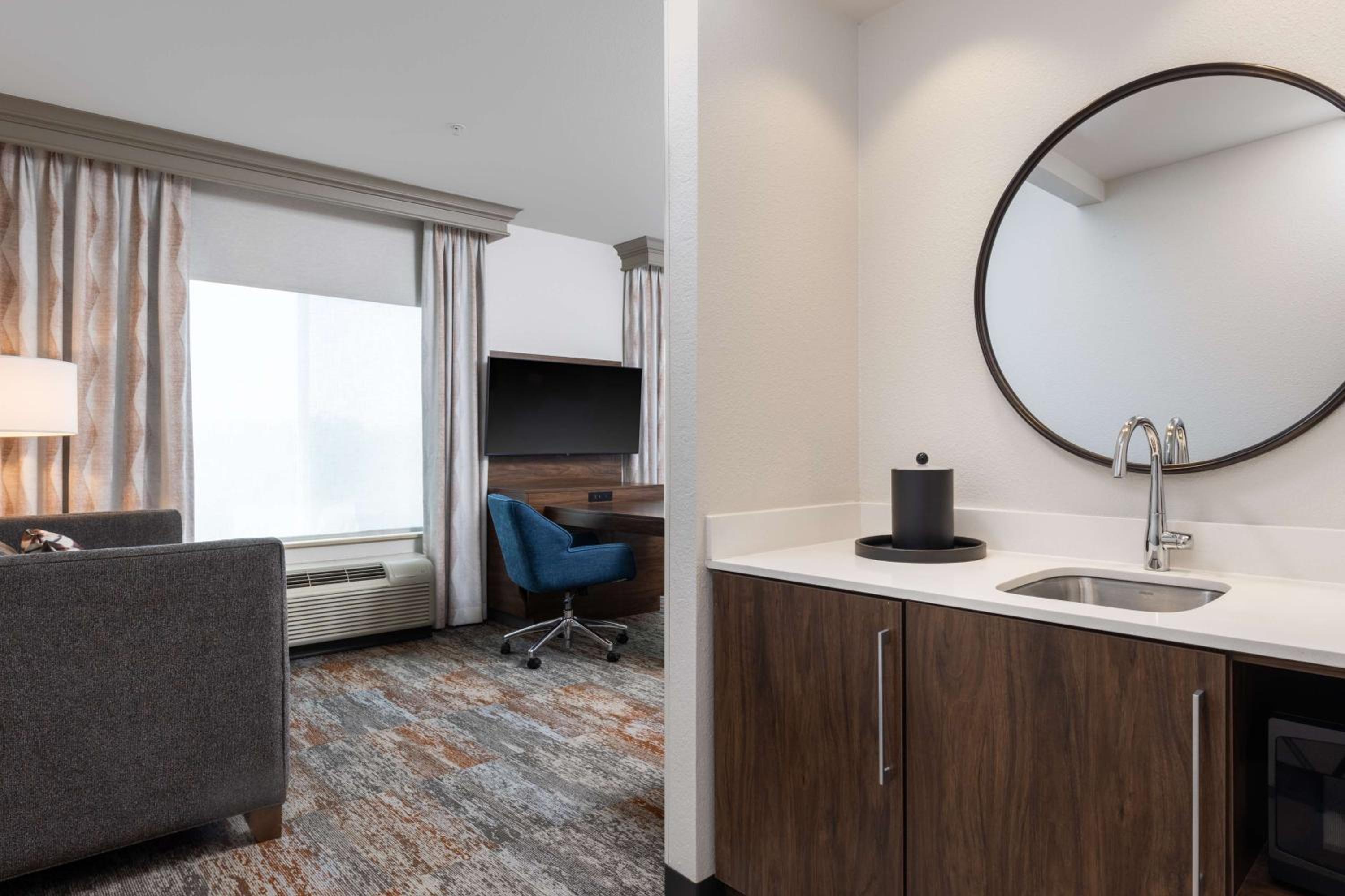 Yuba City Vacations - Hampton Inn  Suites Yuba City - Property Image 1