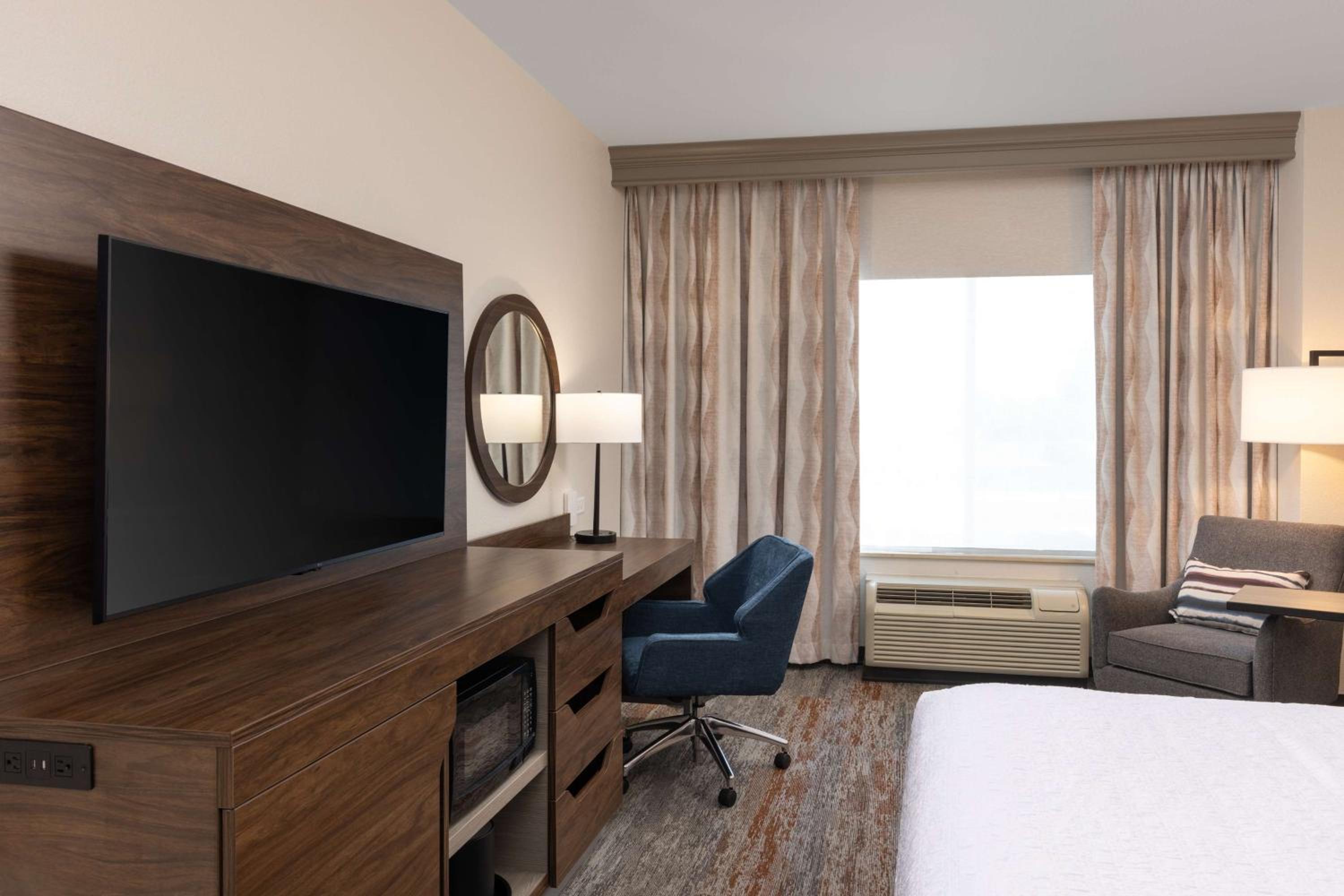 Yuba City Vacations - Hampton Inn  Suites Yuba City - Property Image 11