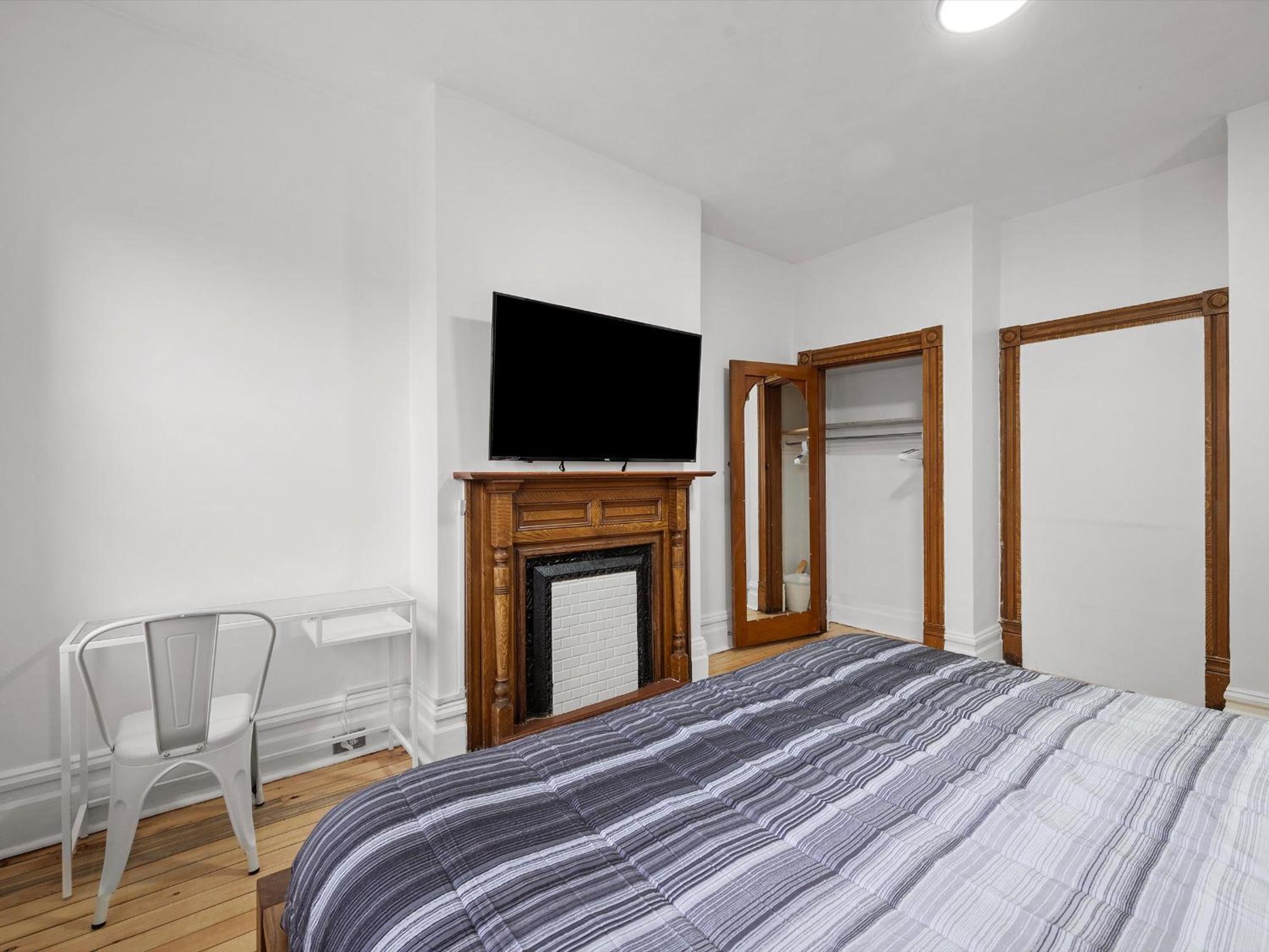 Oakland, Pittsburgh !C Bright and Stylish Private Bedroom with Shared Bathroom