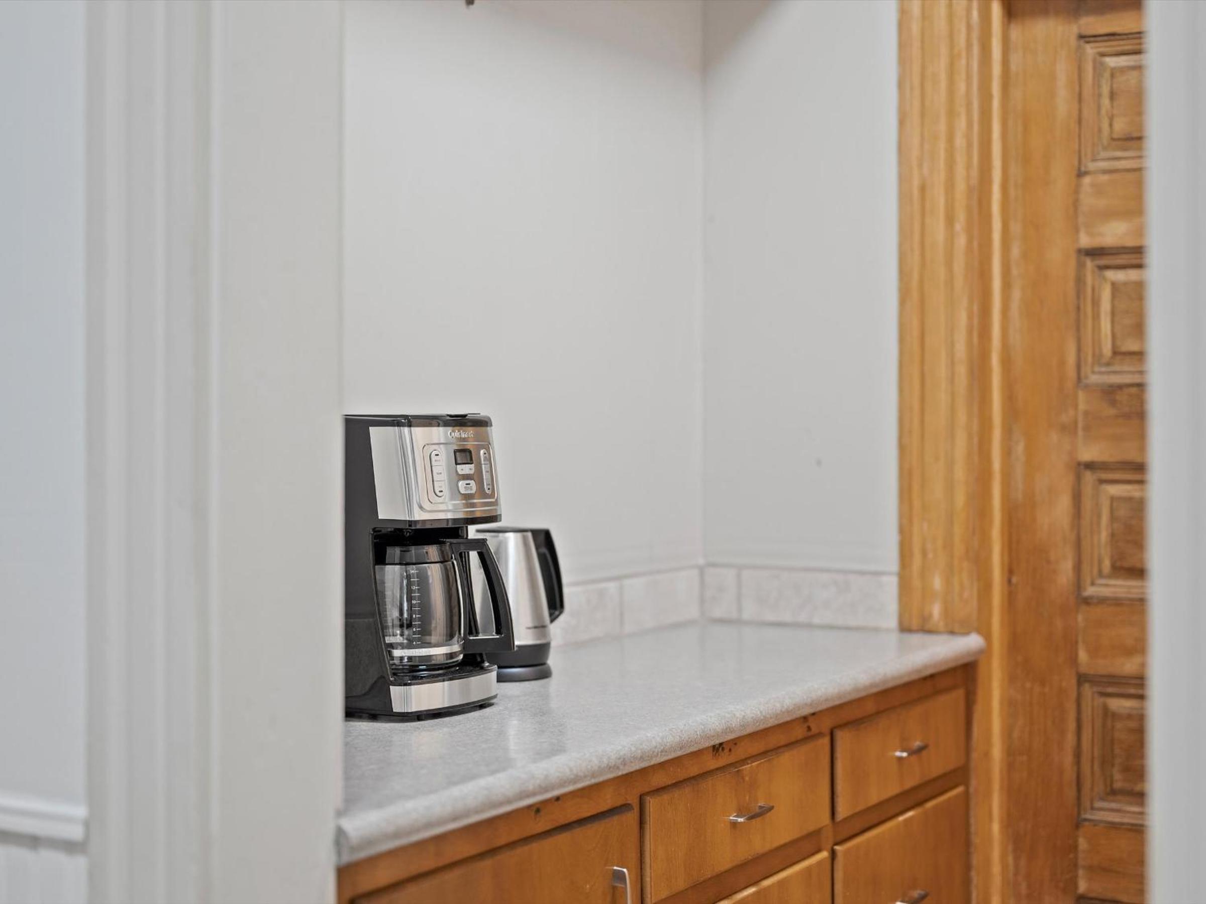 Oakland, Pittsburgh !C Bright and Stylish Private Bedroom with Shared Bathroom