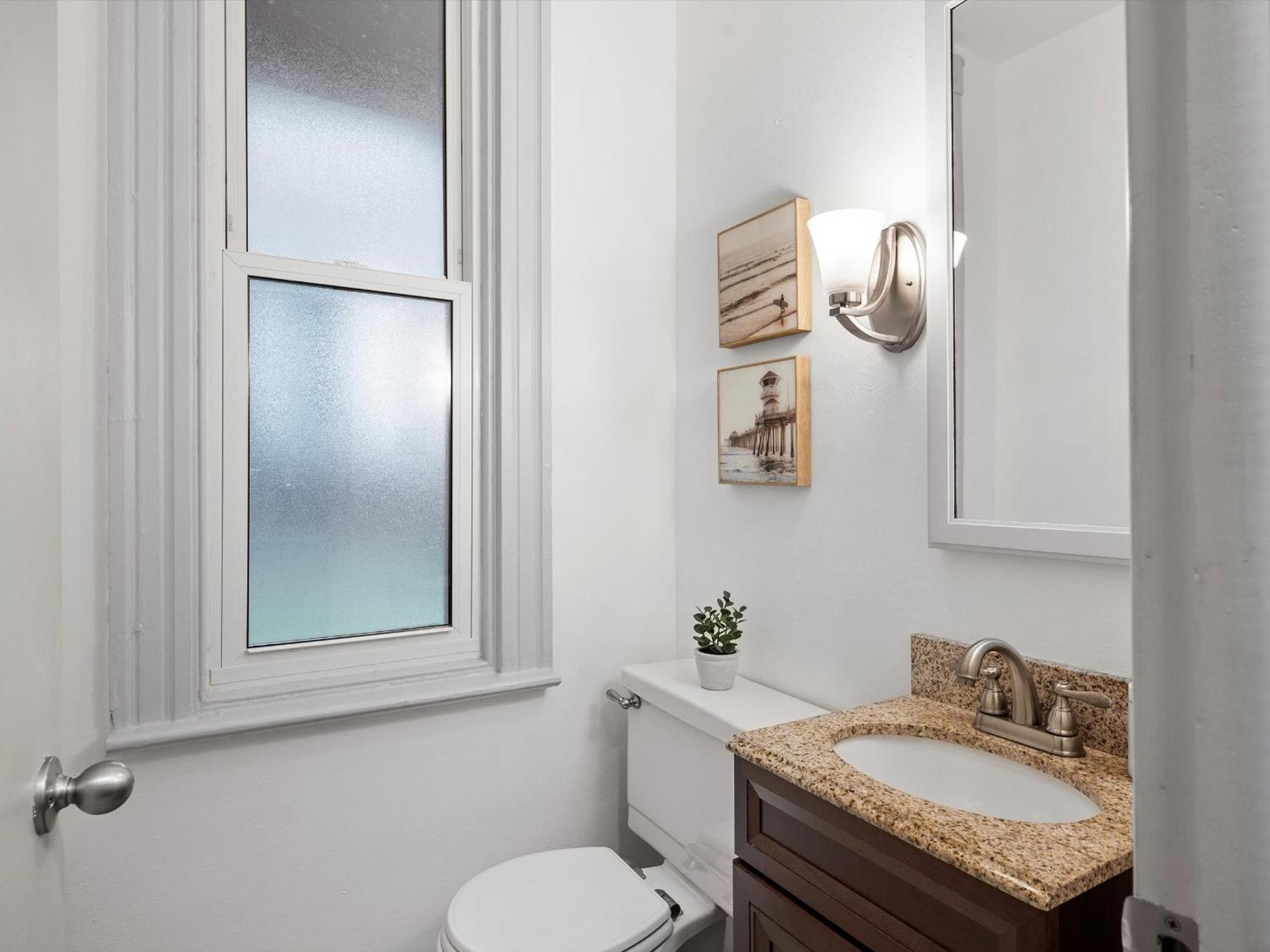 Oakland, Pittsburgh !C Bright and Stylish Private Bedroom with Shared Bathroom