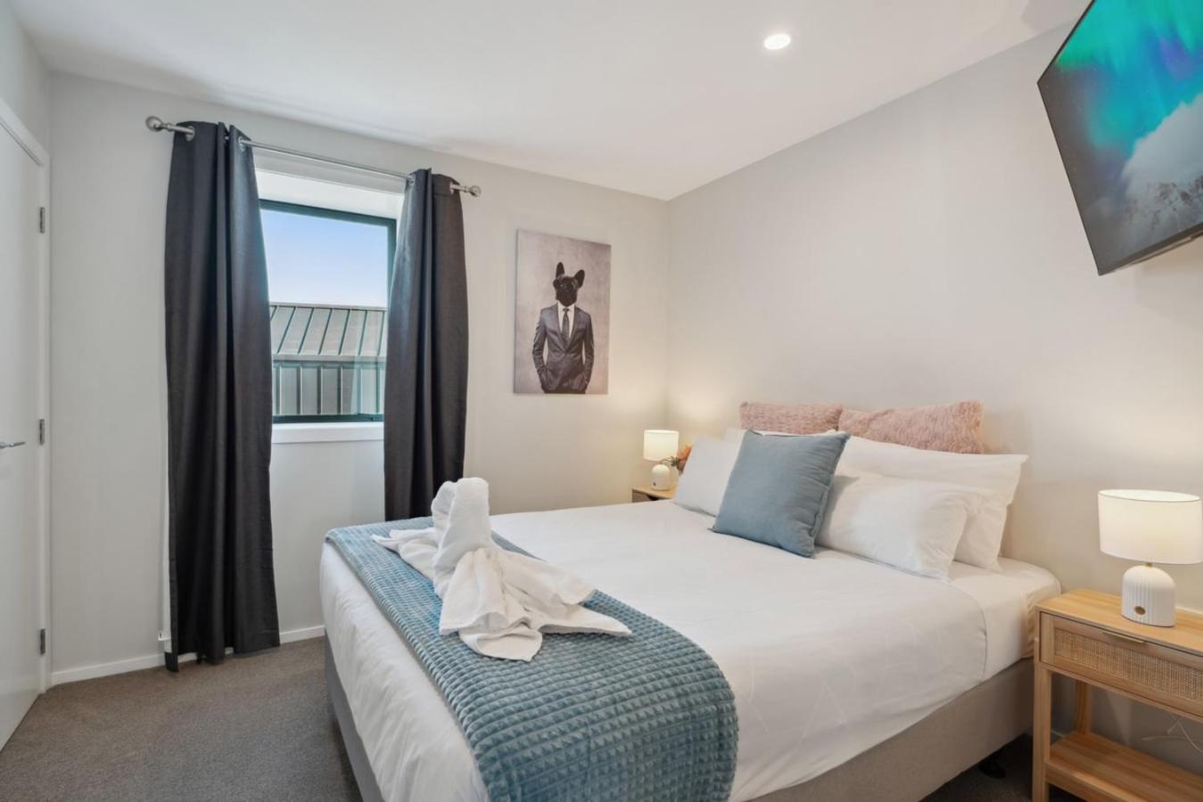 Multi-floor Townhouse in Vibrant Retail District view 4