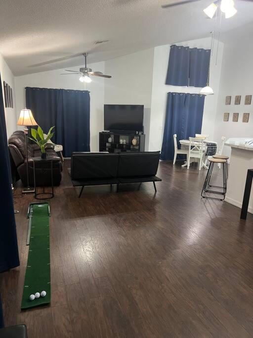 Resort Community 4 Bedroom Family Home, Pool & 15 Min Disney view 4