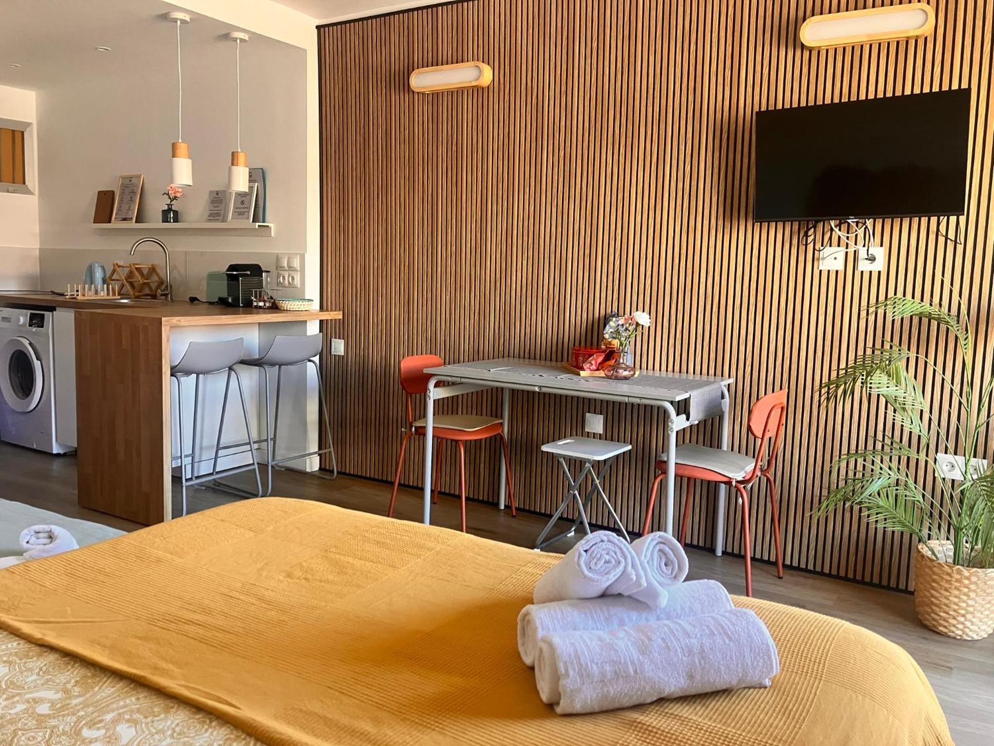Bythewave Apartments