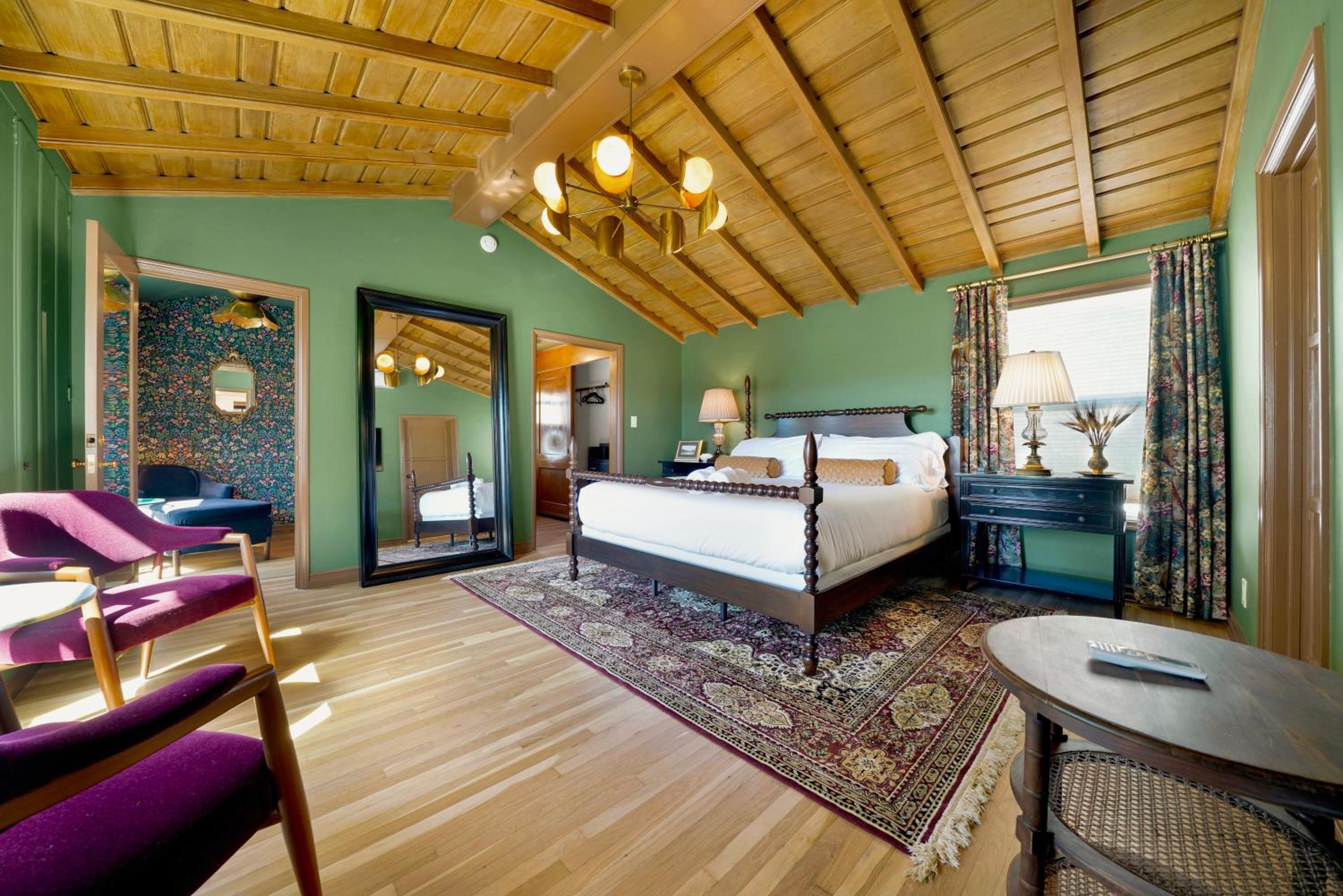 Villa Encanto- LUXE Spanish Villa with 6 KING Bedrooms, Courtyard and New Game Room view 5