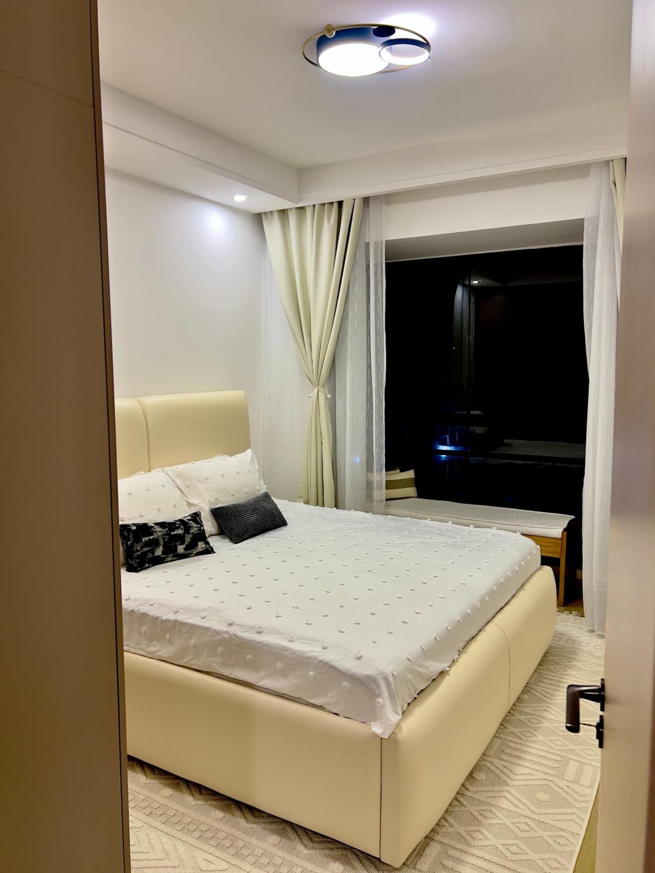 Ruyer one Bed kileleshwa Swimming pool