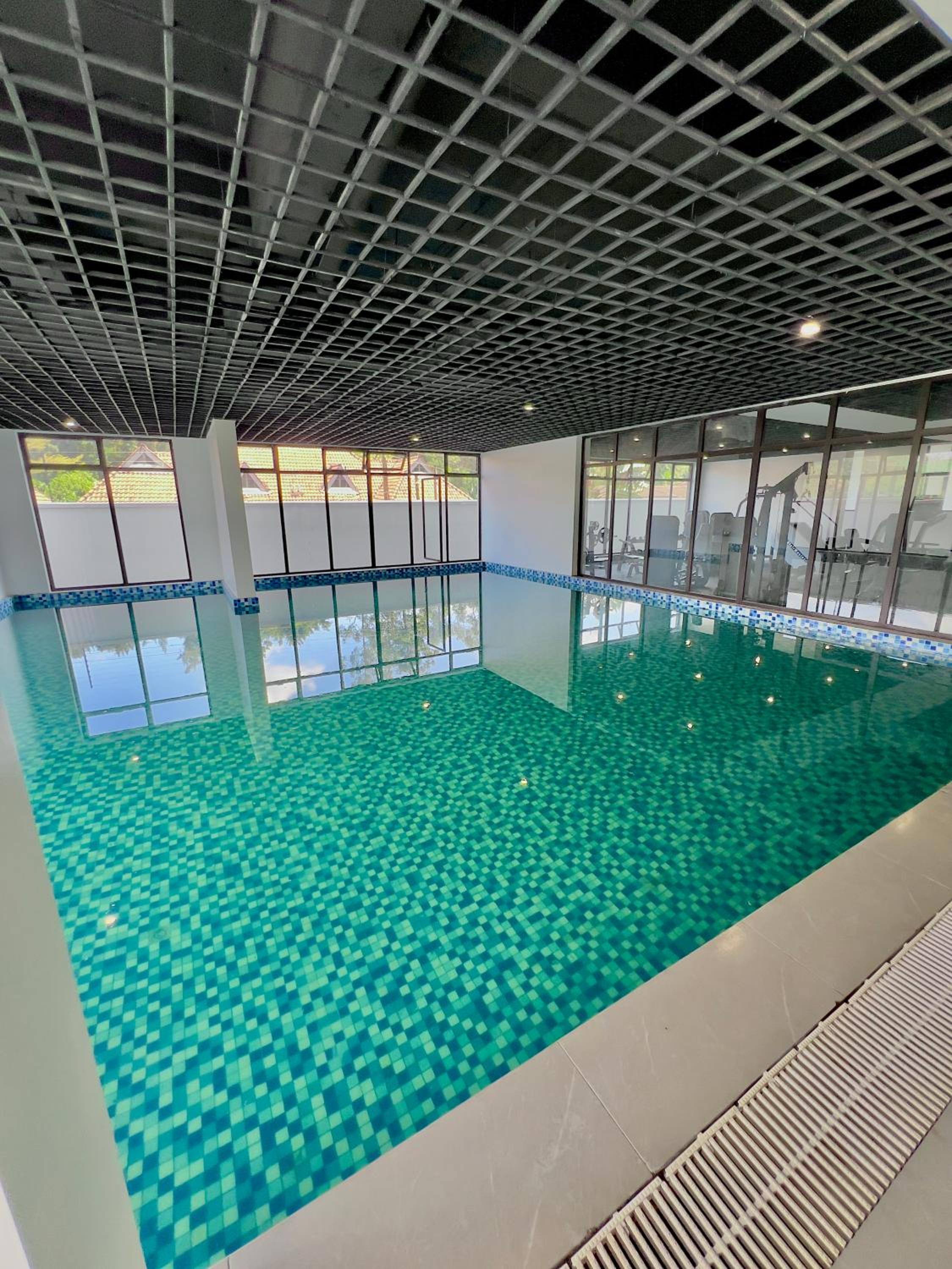 Ruyer one Bed kileleshwa Swimming pool