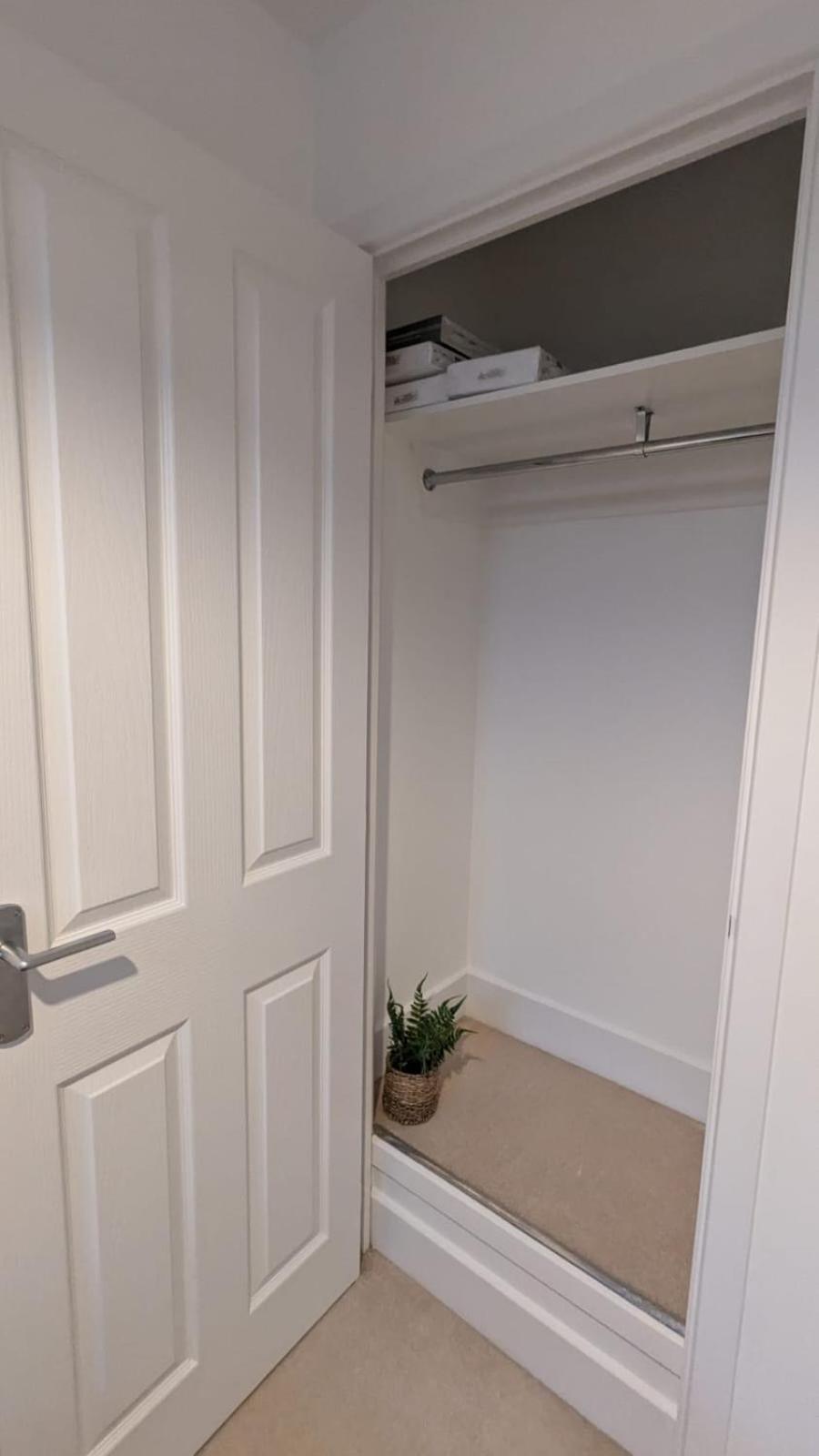 Secure Gated 5 Bed Modern Elm Tree House City Centre 92" Cinema view 3