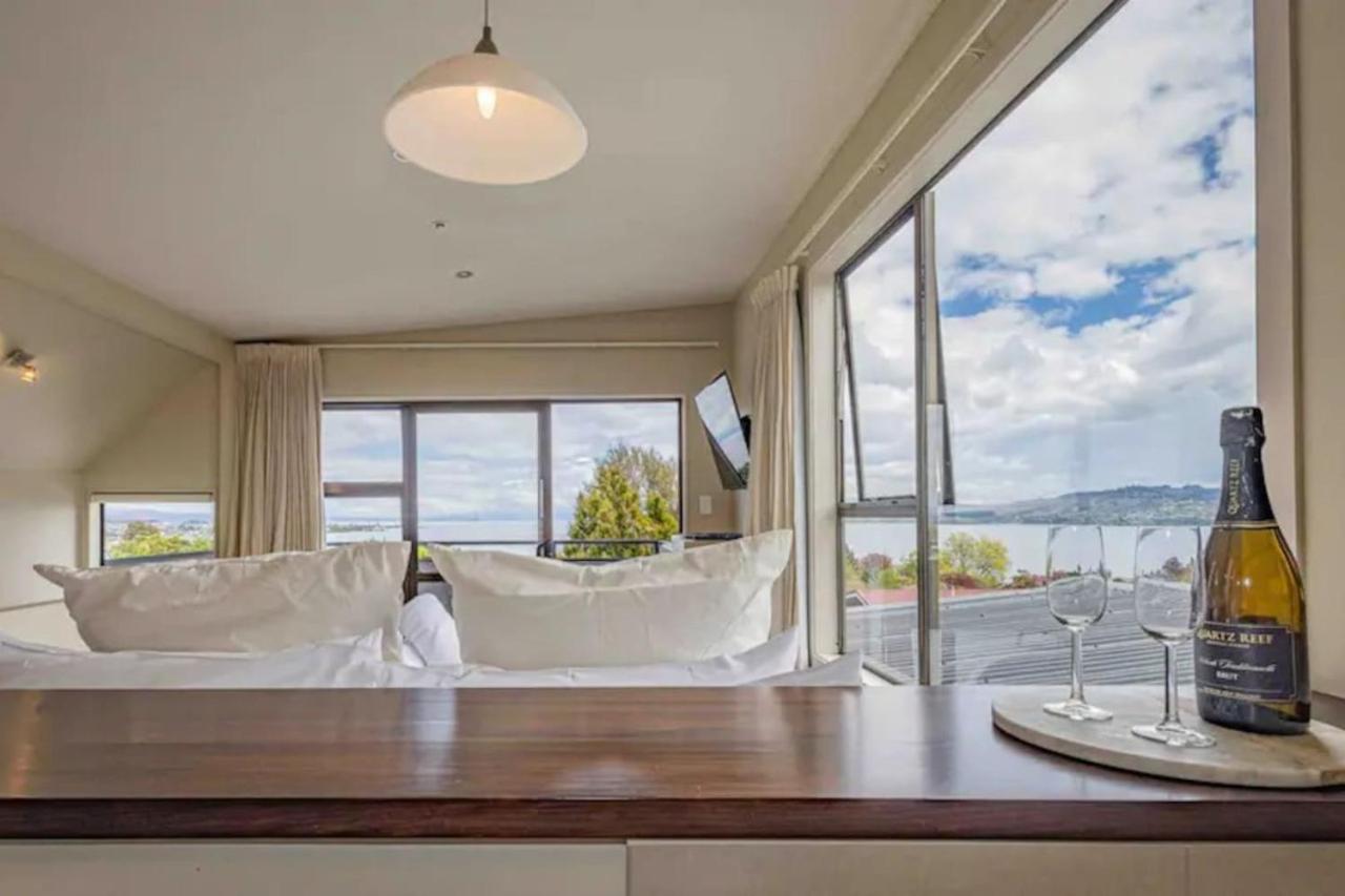 Rokino Lake House A + Location and Views