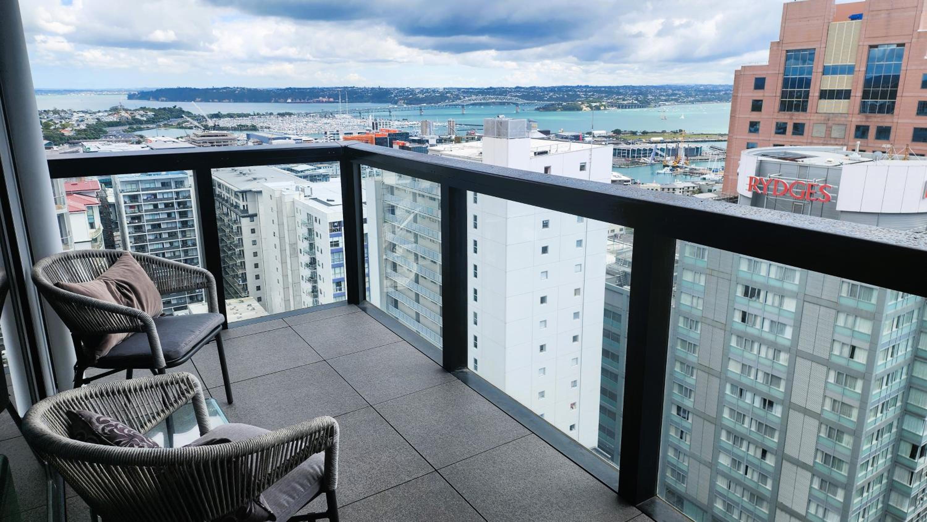 Spectacular Auckland CBD Views