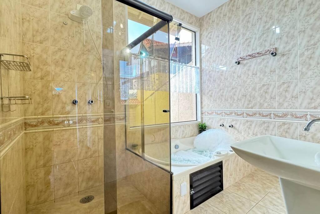 Casa Pé na Areia Suíte Master com Hidromassagem, Wi-Fi, Vista Mar e Churrasqueira