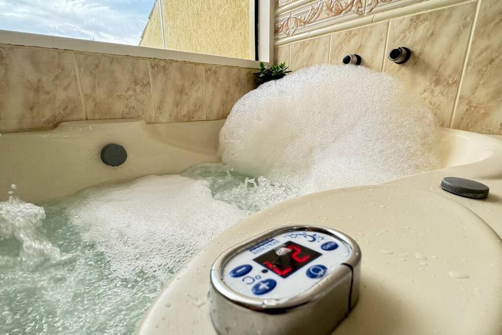Casa Pé na Areia Suíte Master com Hidromassagem, Wi-Fi, Vista Mar e Churrasqueira