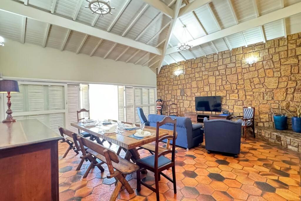 Casa Pé na Areia Suíte Master com Hidromassagem, Wi-Fi, Vista Mar e Churrasqueira