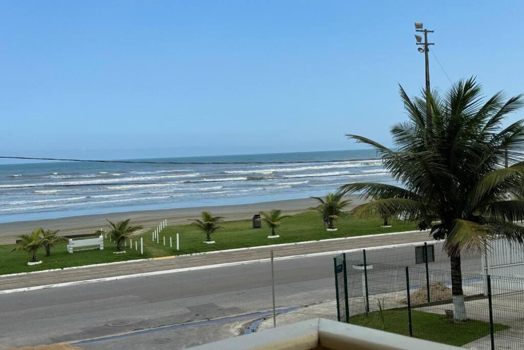 Casa Pé na Areia Suíte Master com Hidromassagem, Wi-Fi, Vista Mar e Churrasqueira