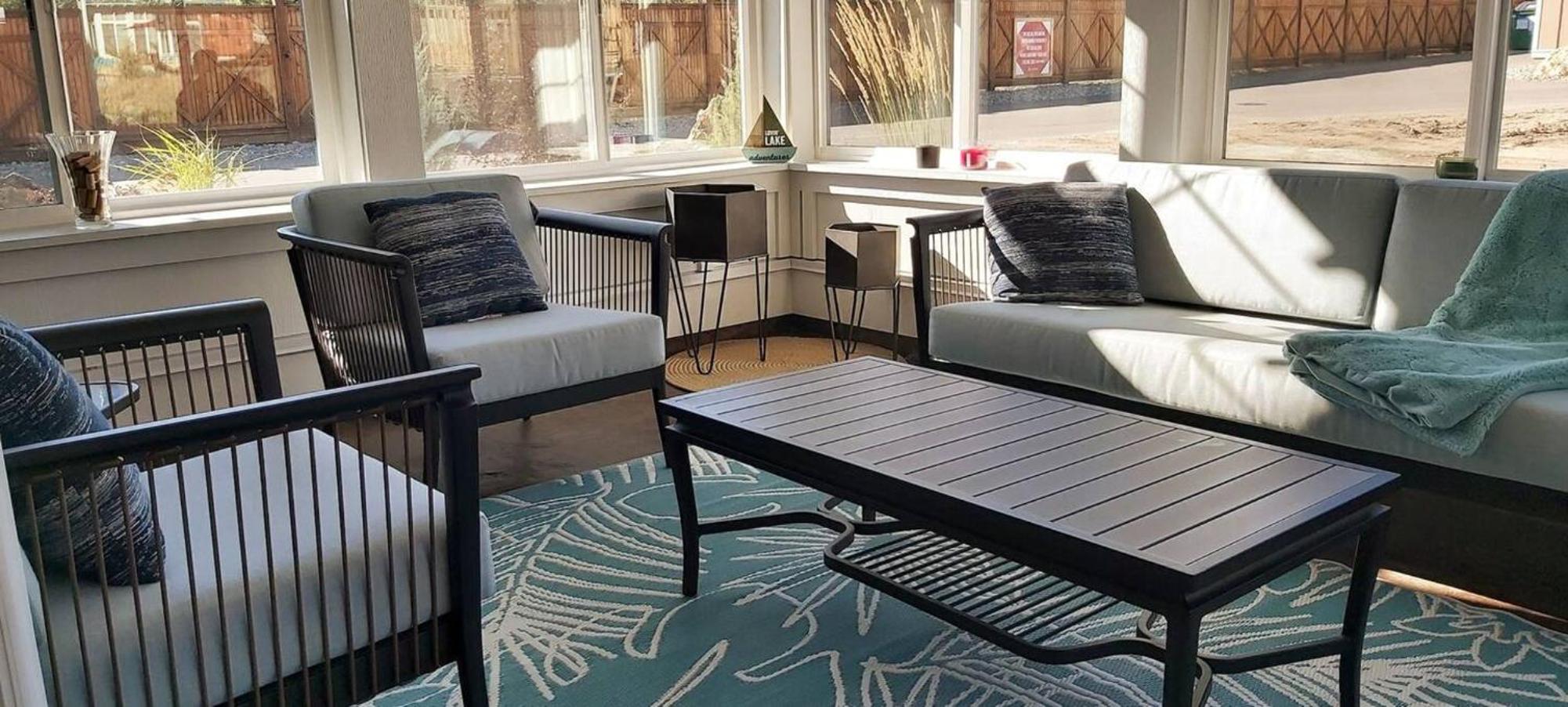 2 King Bedrooms - Walking Distance To Pools