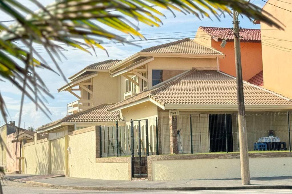 Casa Pé na Areia Suíte Master com Hidromassagem, Wi-Fi, Vista Mar e Churrasqueira