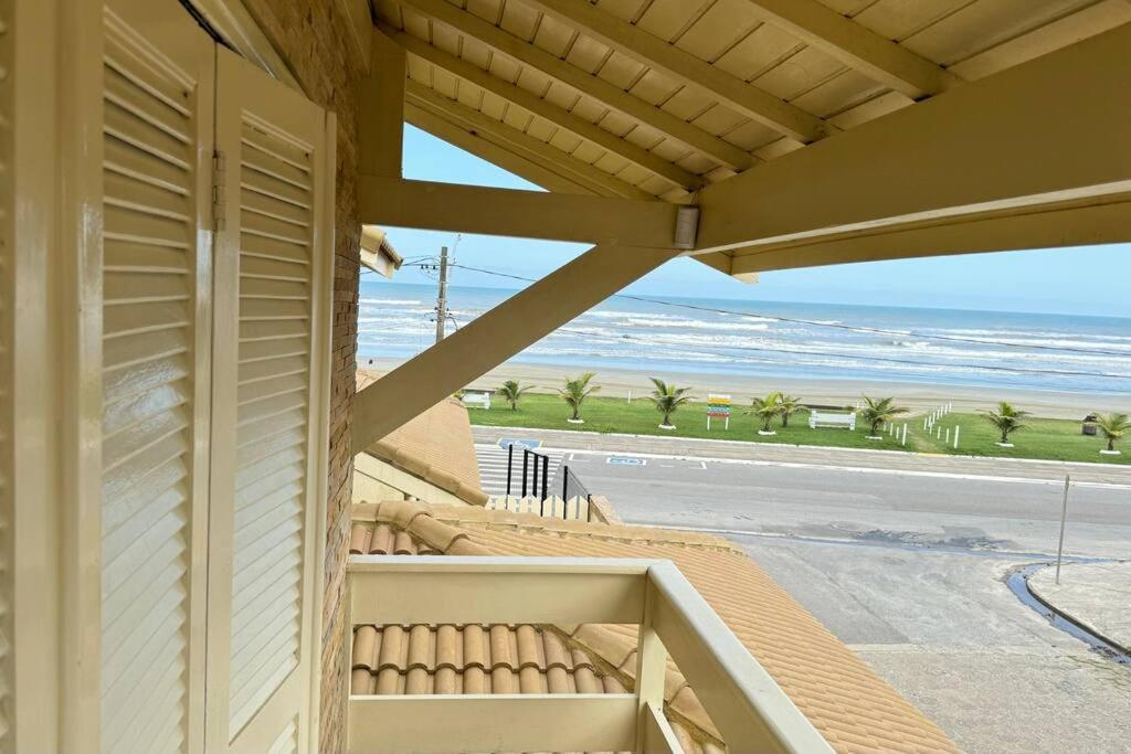 Casa Pé na Areia Suíte Master com Hidromassagem, Wi-Fi, Vista Mar e Churrasqueira