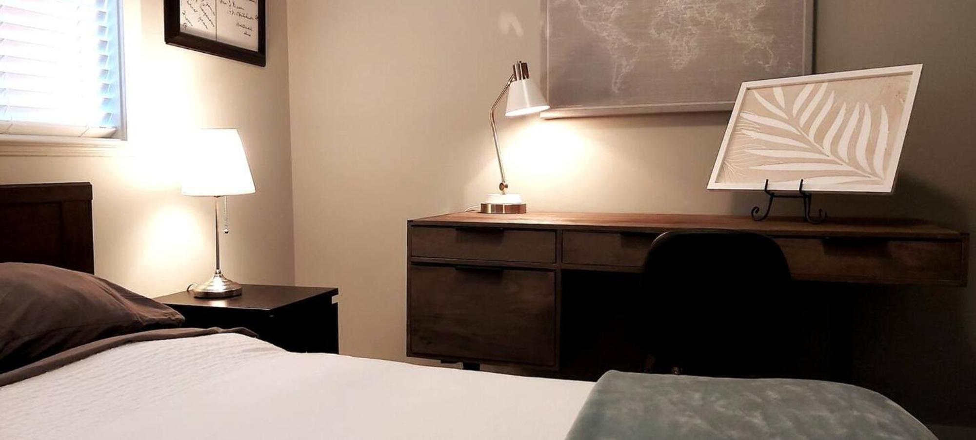 2 King Bedrooms - Walking Distance To Pools