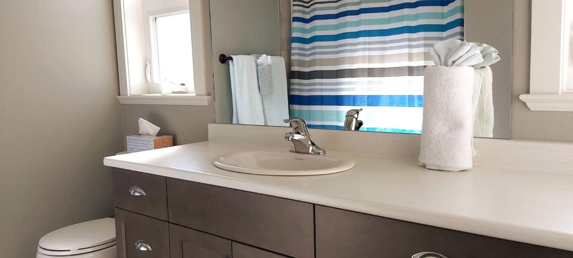 2 King Bedrooms - Walking Distance To Pools
