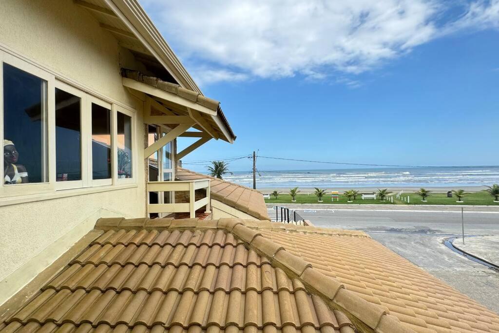 Casa Pé na Areia Suíte Master com Hidromassagem, Wi-Fi, Vista Mar e Churrasqueira