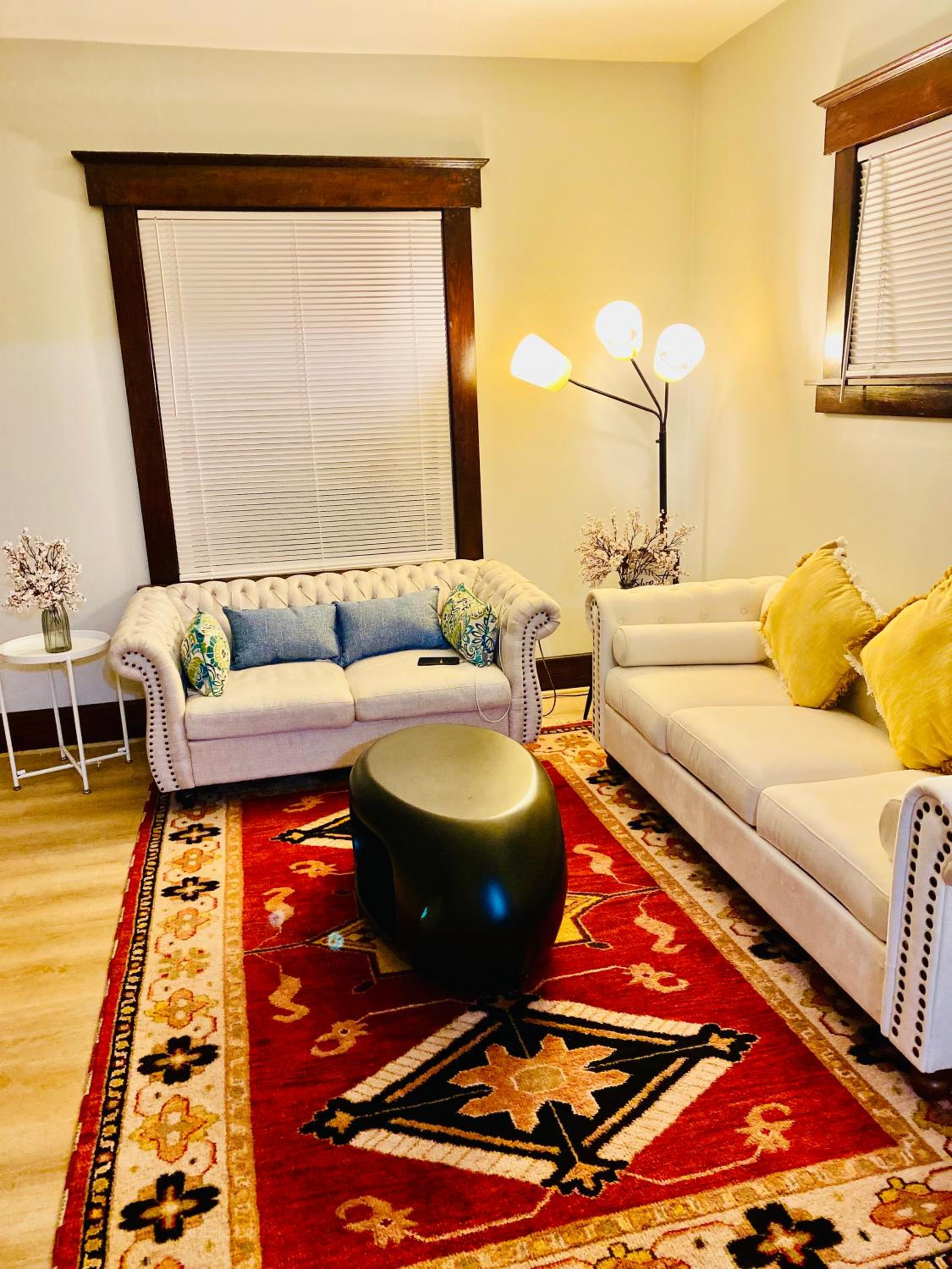 Covington KY Entire House 5 Beds 3 Bedrooms 2 bathrooms with available parking view 3