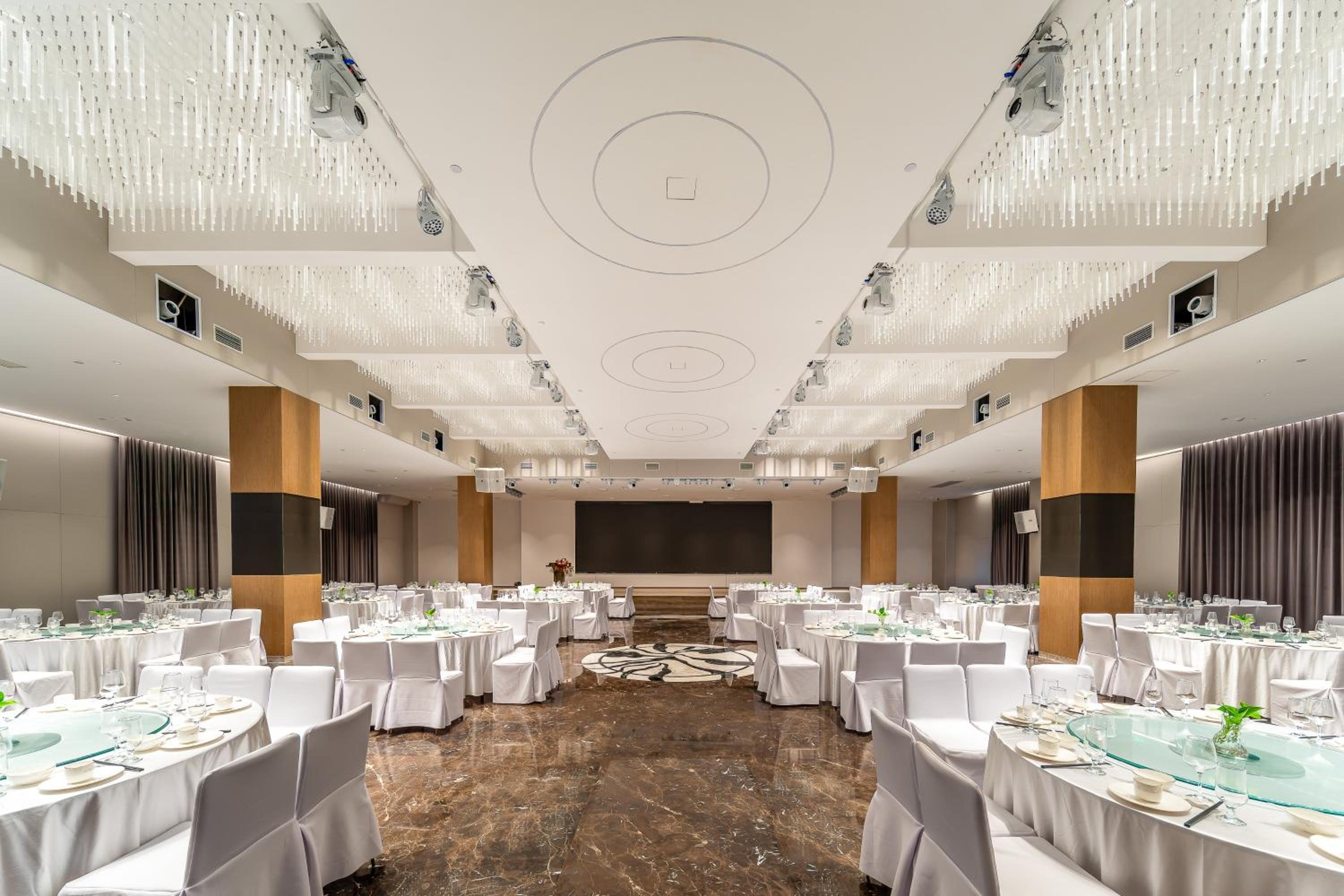 Holiday Inn Jiuhua Mountain Hot Spring by IHG